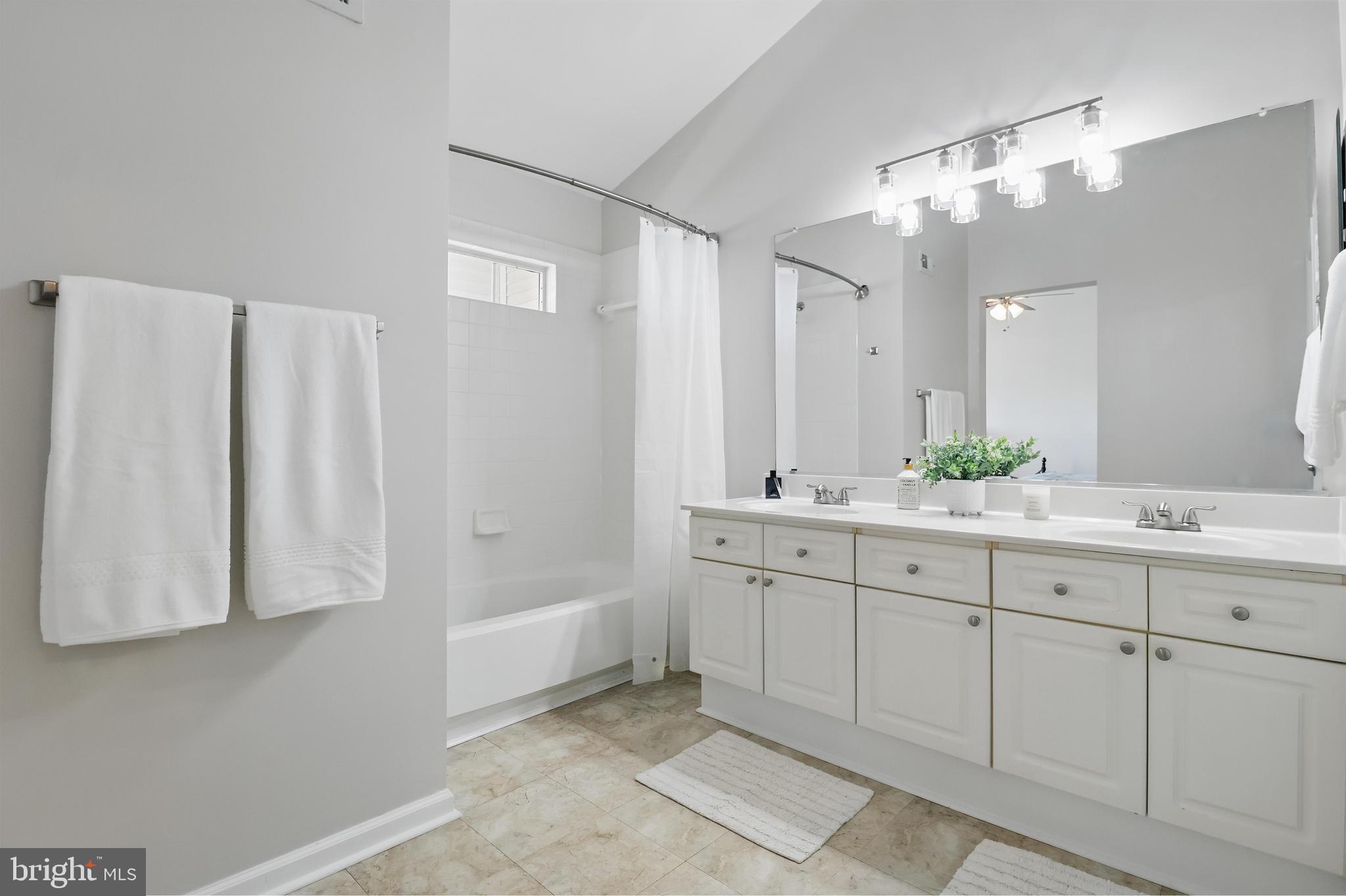 CHELSEA COURTS - Residential