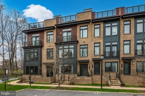 Townhouse For Sale - 137 Winsome Circle<br/> BETHESDA, MD 20814