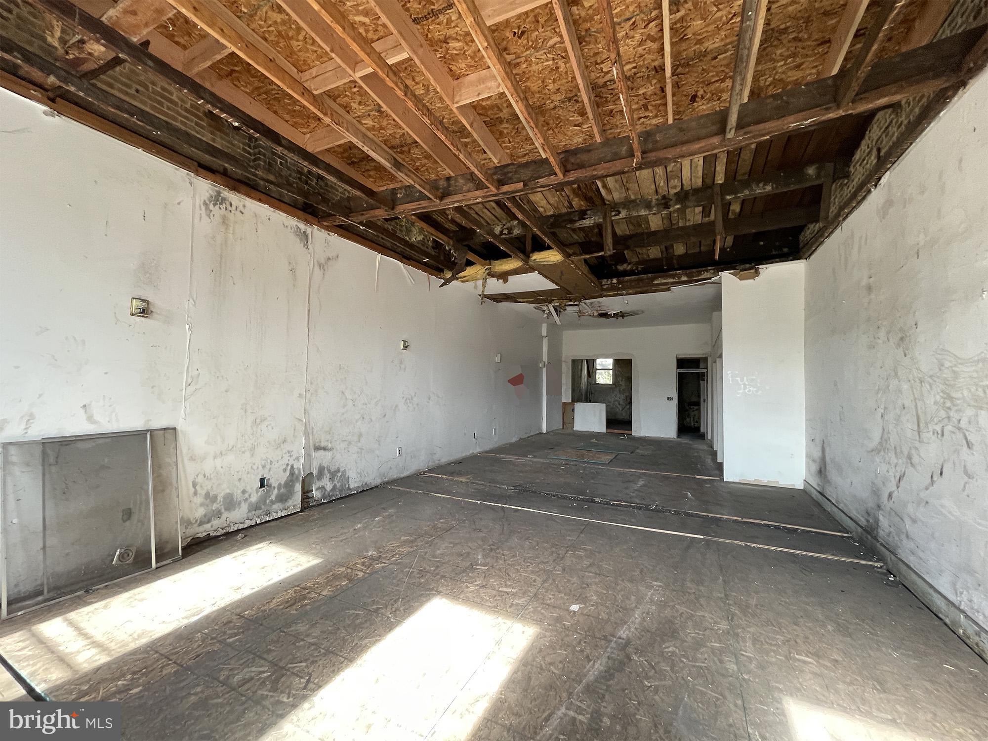 WASHINGTON VILLAGE - Commercial Sale