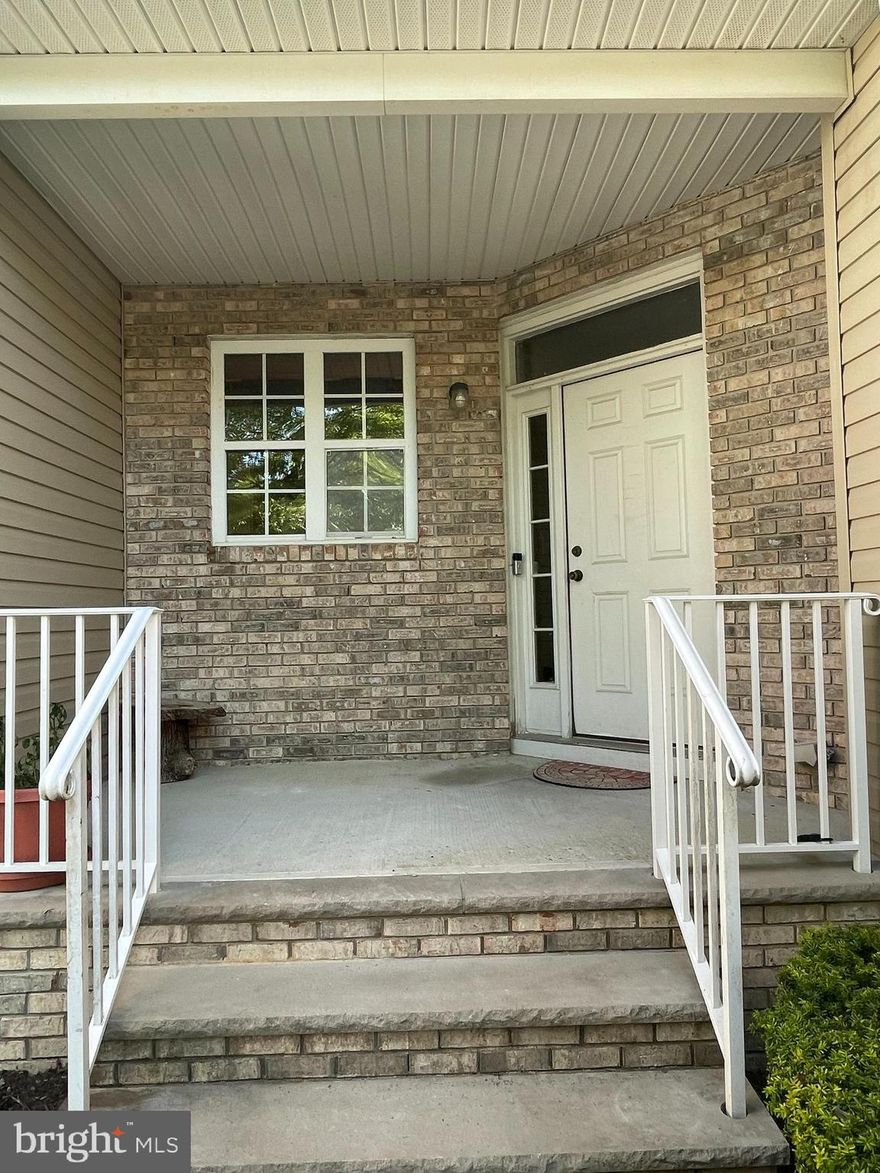 Move in condition to this spacious three bed rooms townhouse with a furnished walk out basement. Freshly painted with a newly renovation walk in shower in master bathroom.