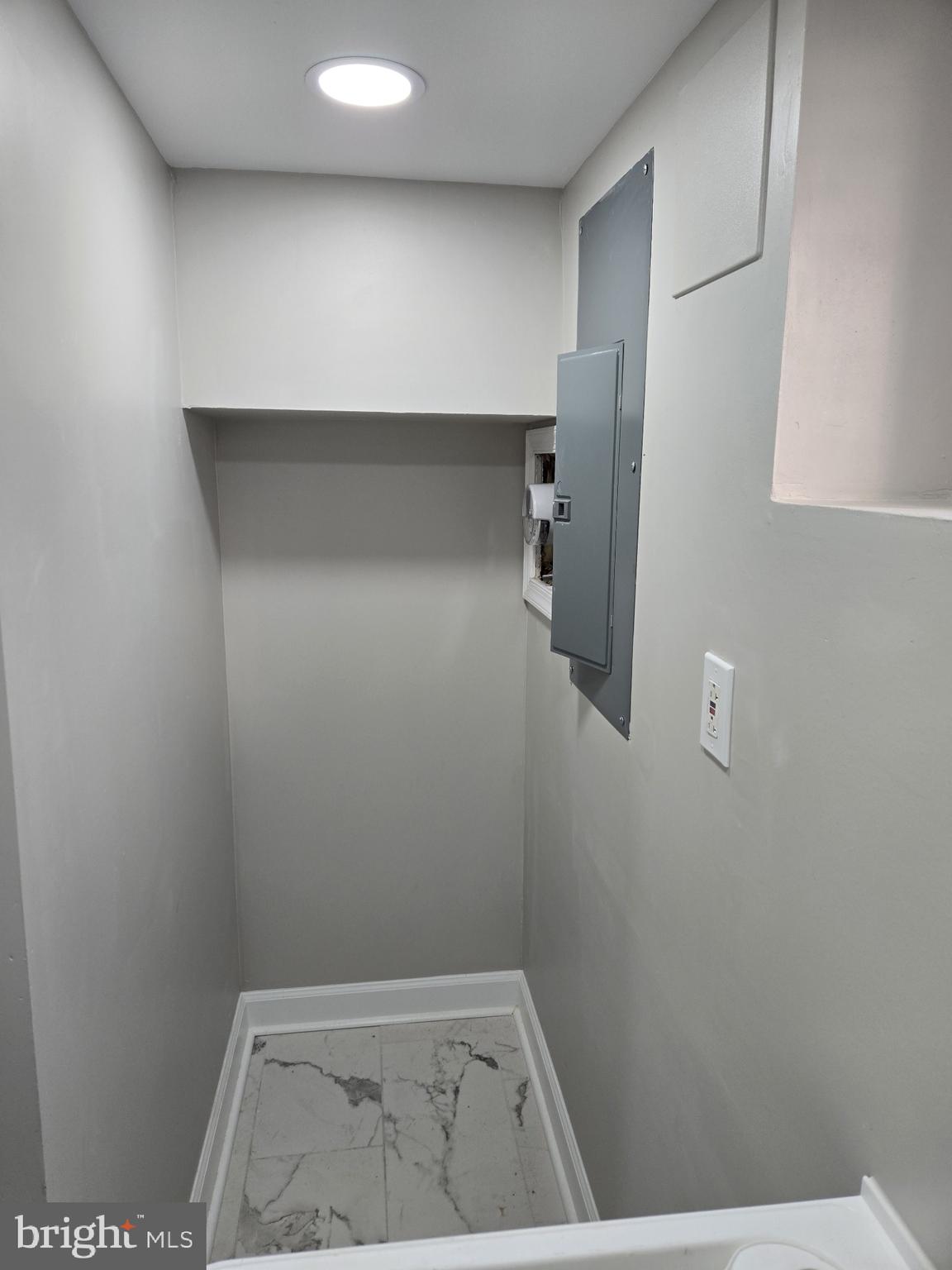 FOX RIDGE MANOR - Residential