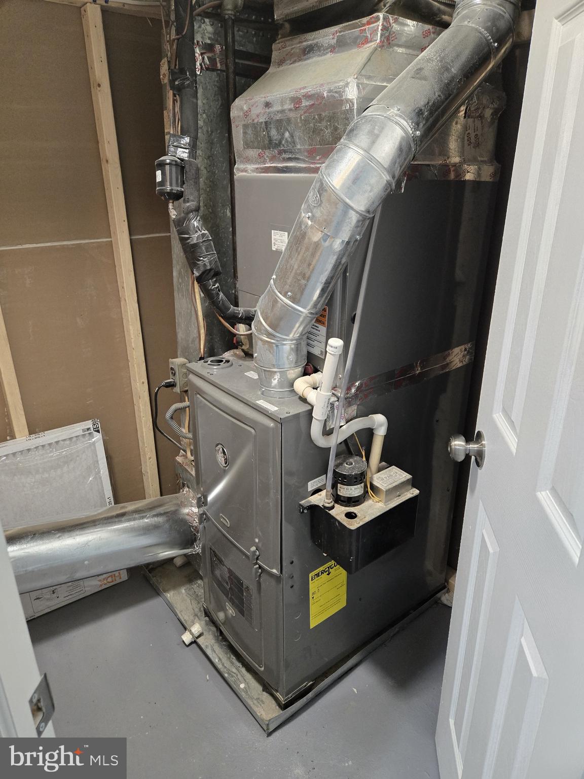 FOX RIDGE MANOR - Residential