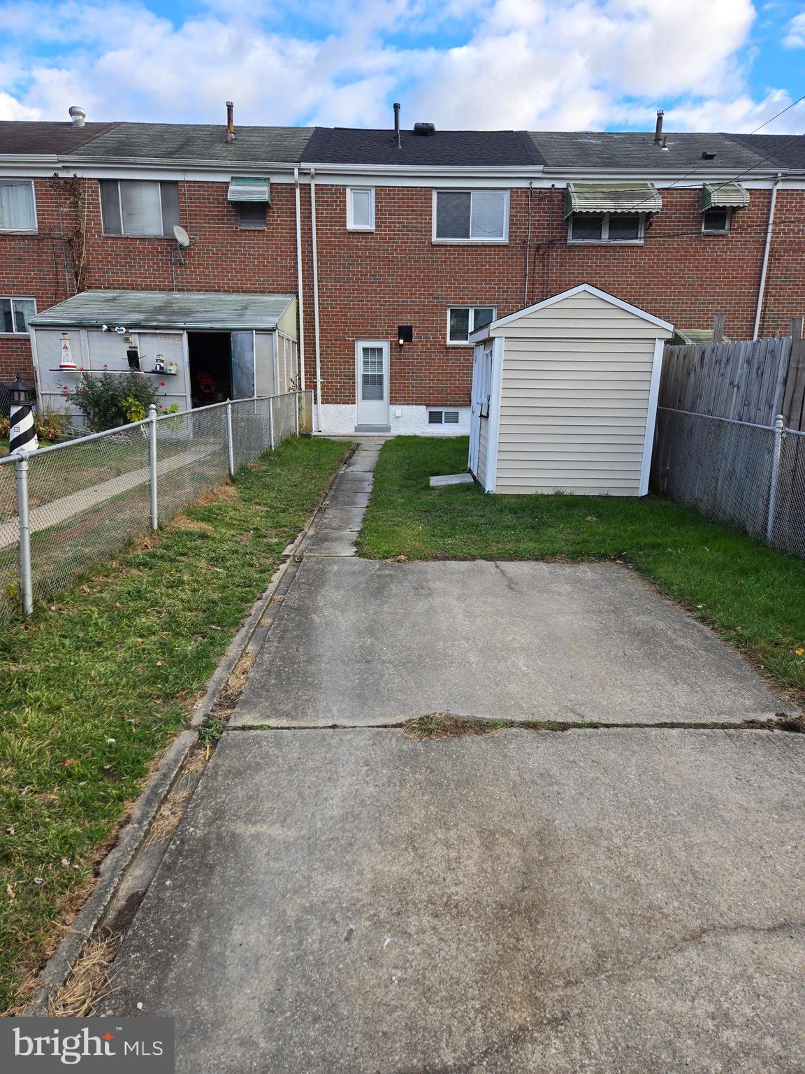 FOX RIDGE MANOR - Residential