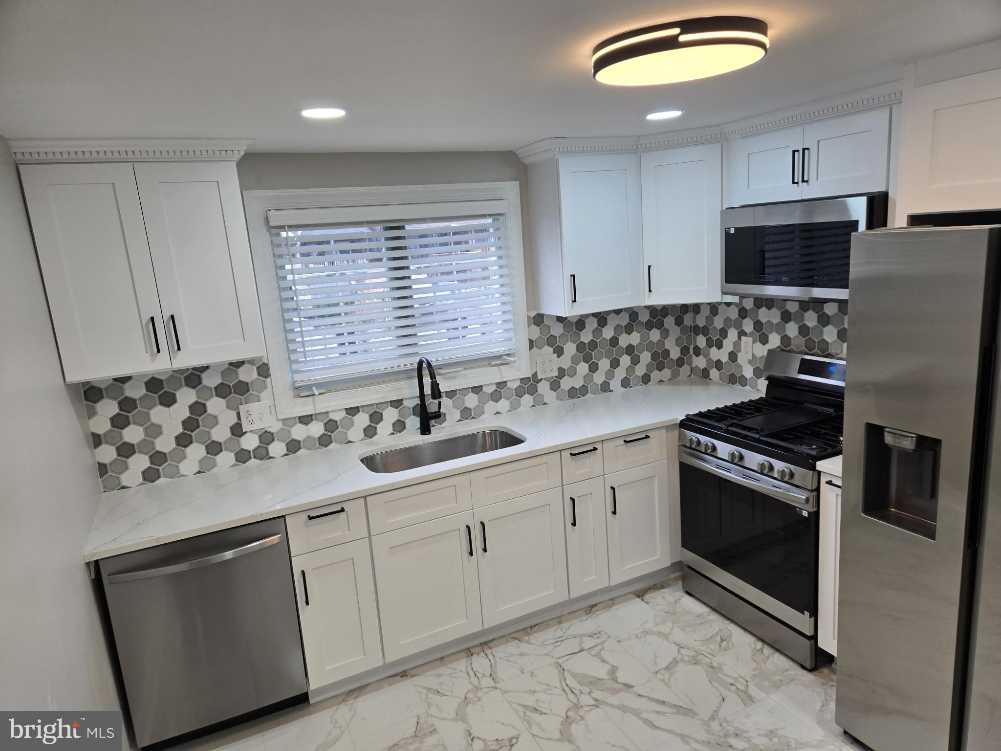 FOX RIDGE MANOR - Residential