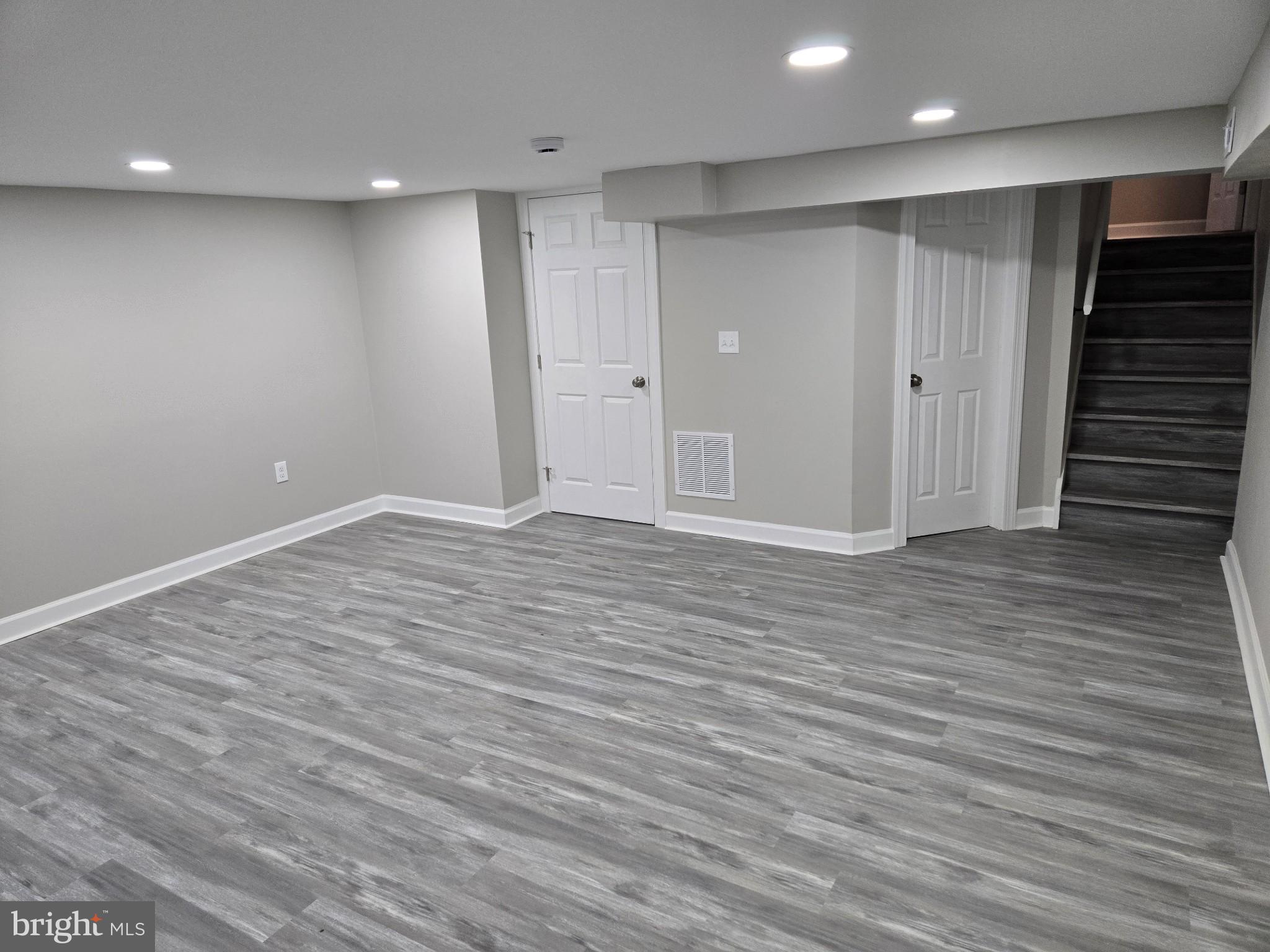 FOX RIDGE MANOR - Residential