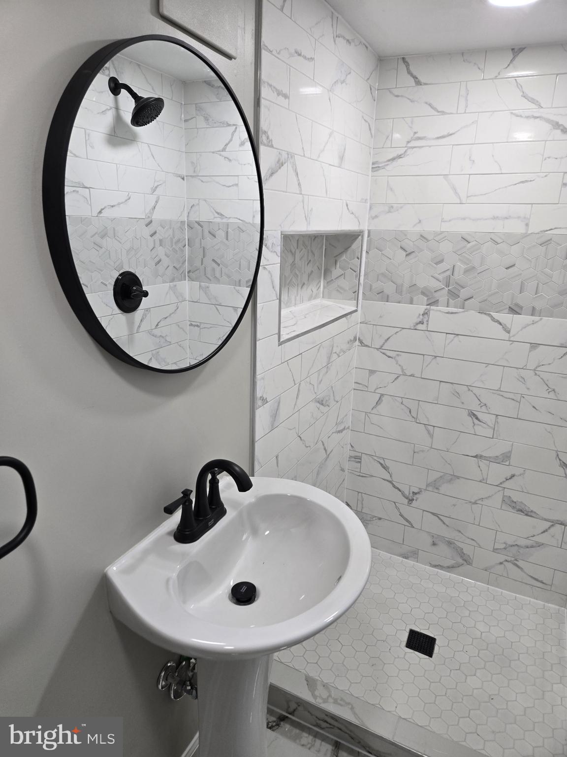 FOX RIDGE MANOR - Residential