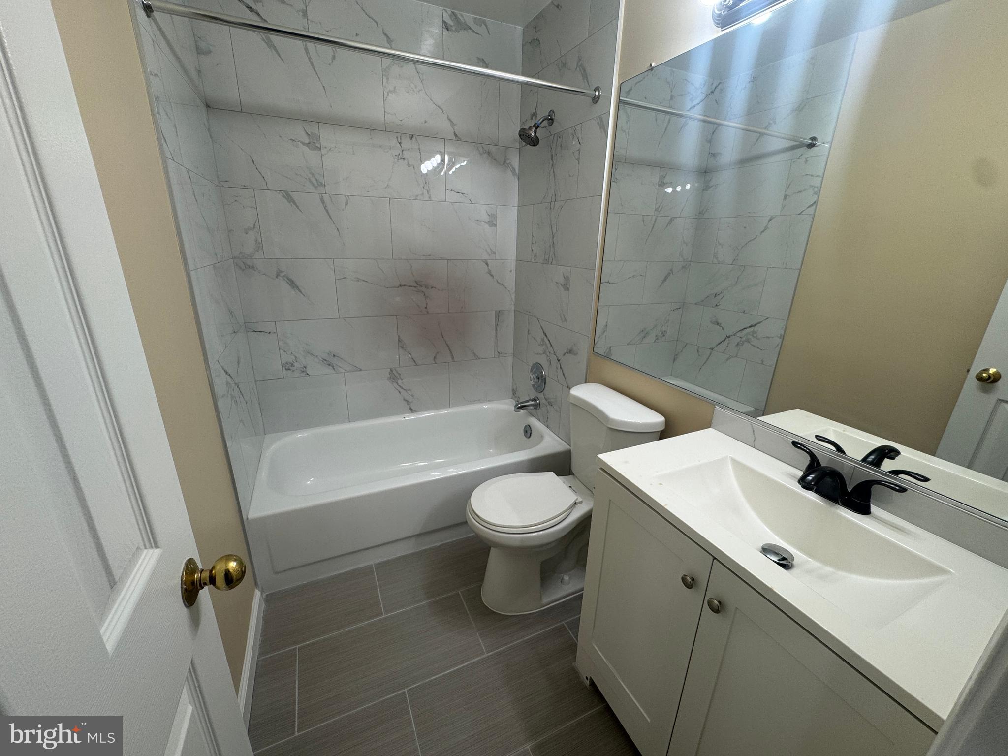 GLENSFORD CONDO - Residential