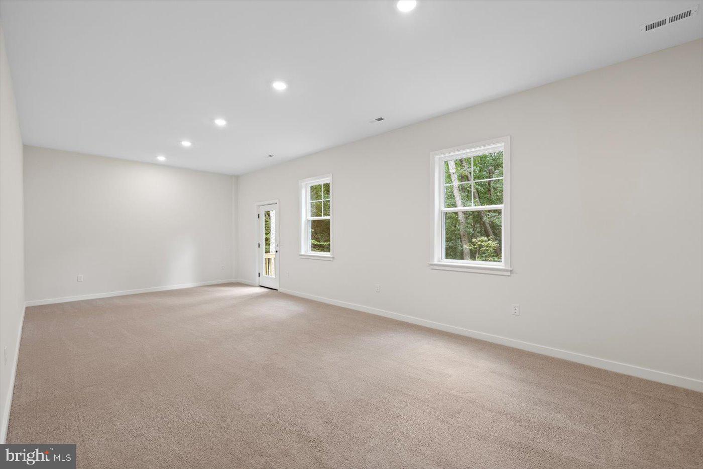 PRESIDENTIAL LAKES - Residential