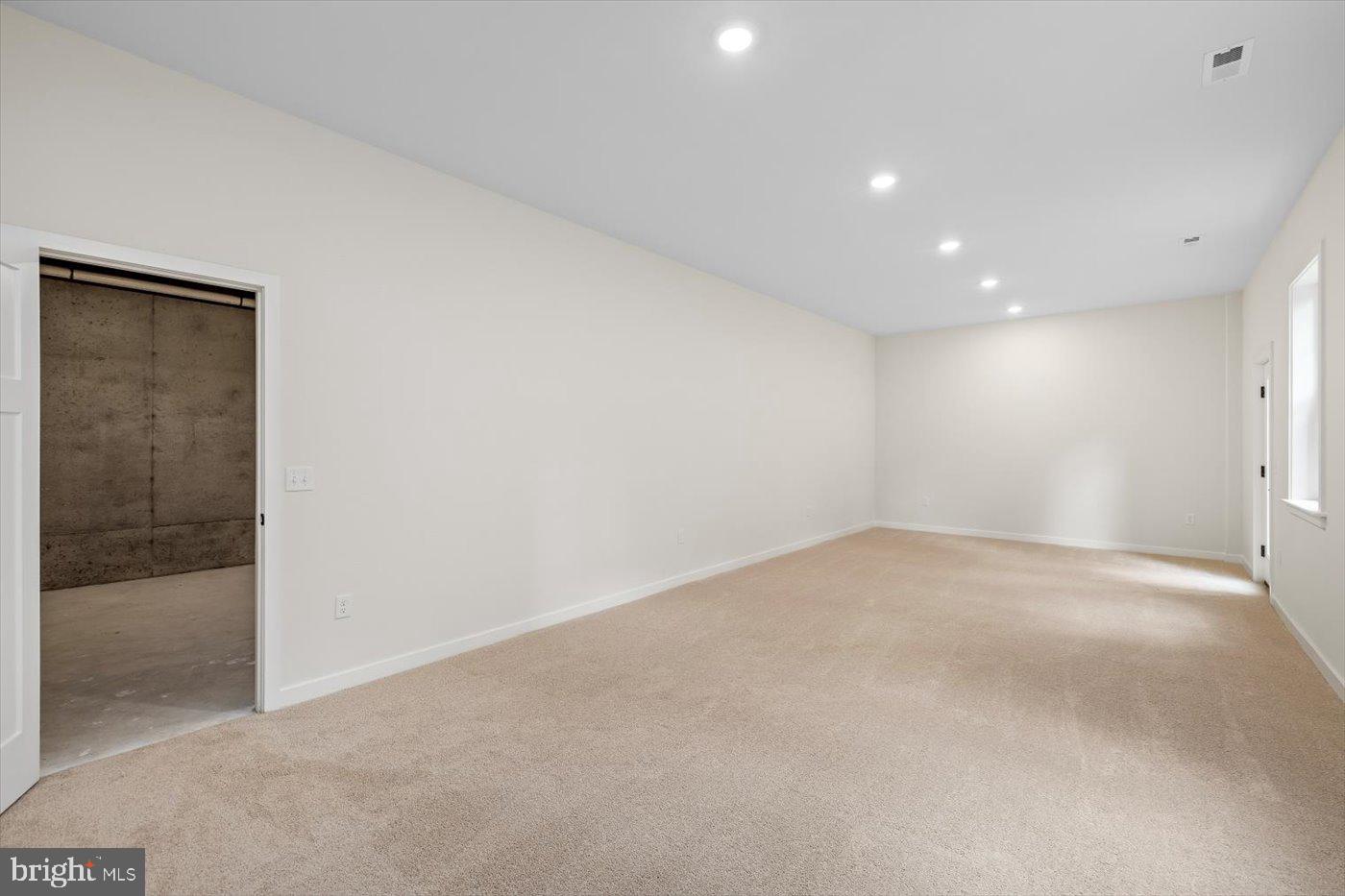 PRESIDENTIAL LAKES - Residential