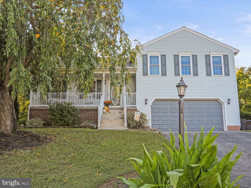 Photo of 9 Ivy Circle, HANOVER, PA 17331 (MLS # PAYK2089910)