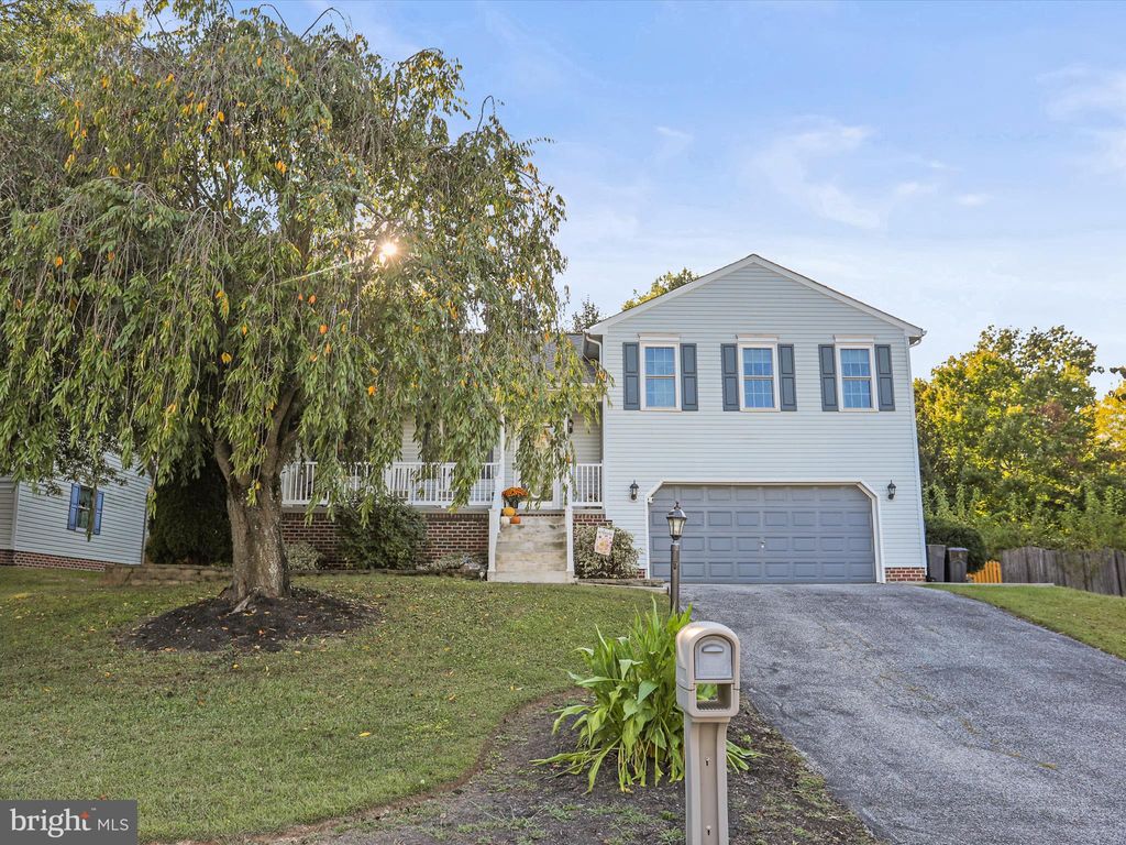 Photo of 9 Ivy Circle, HANOVER, PA 17331 (MLS # PAYK2089910)