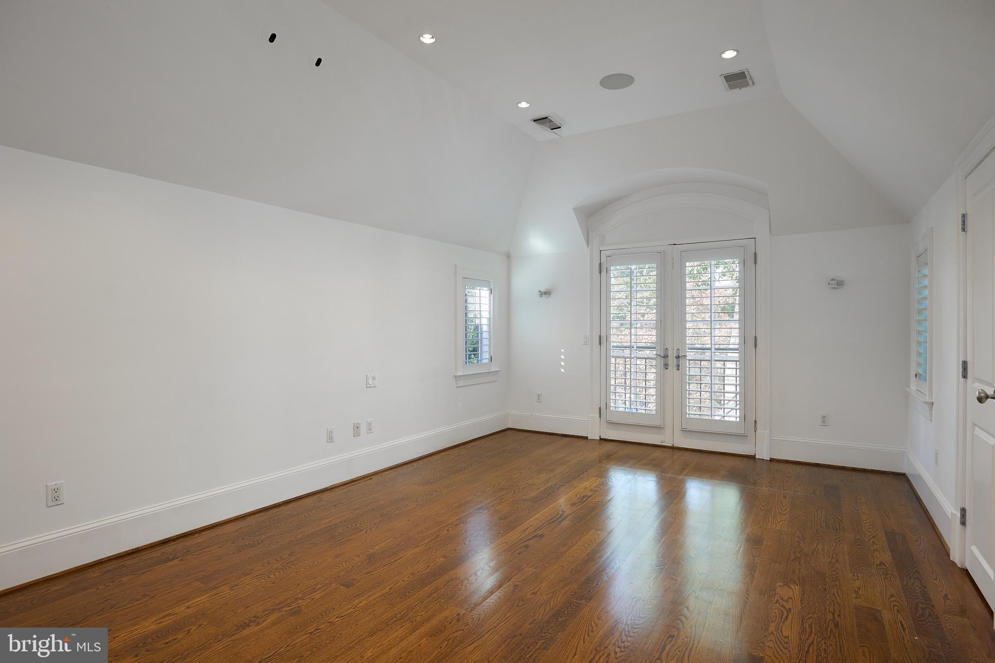 CHEVY CHASE VILLAGE - Residential