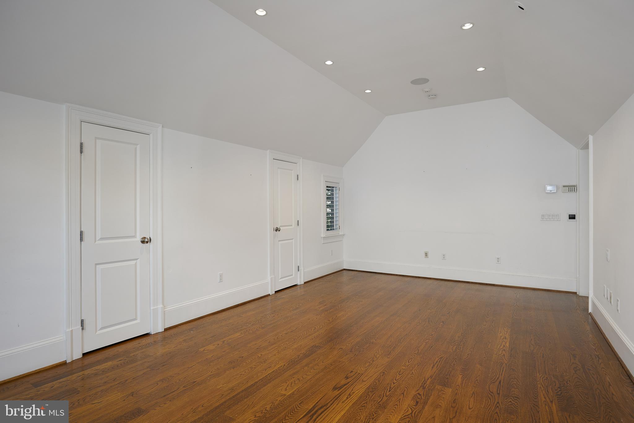 CHEVY CHASE VILLAGE - Residential