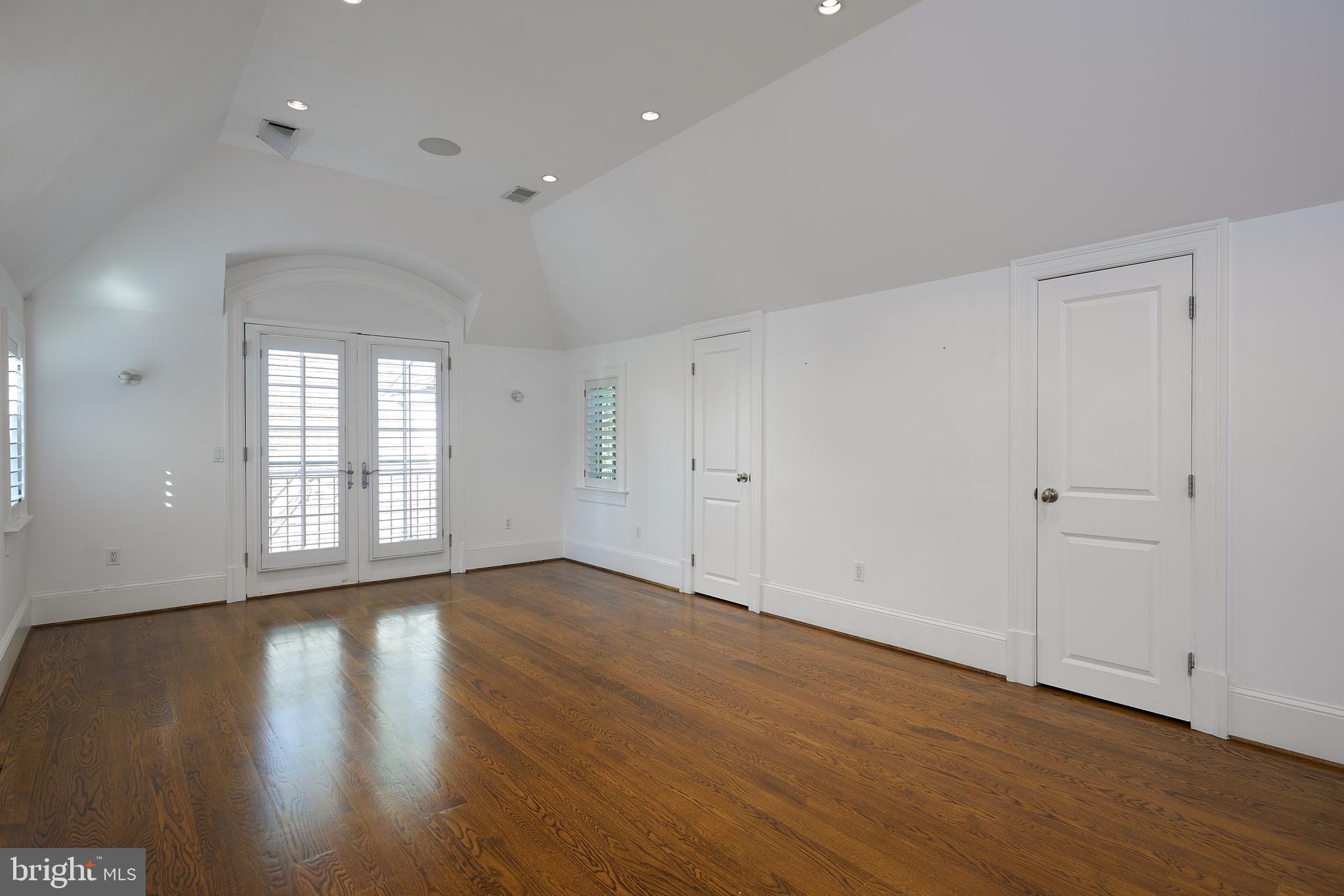 CHEVY CHASE VILLAGE - Residential