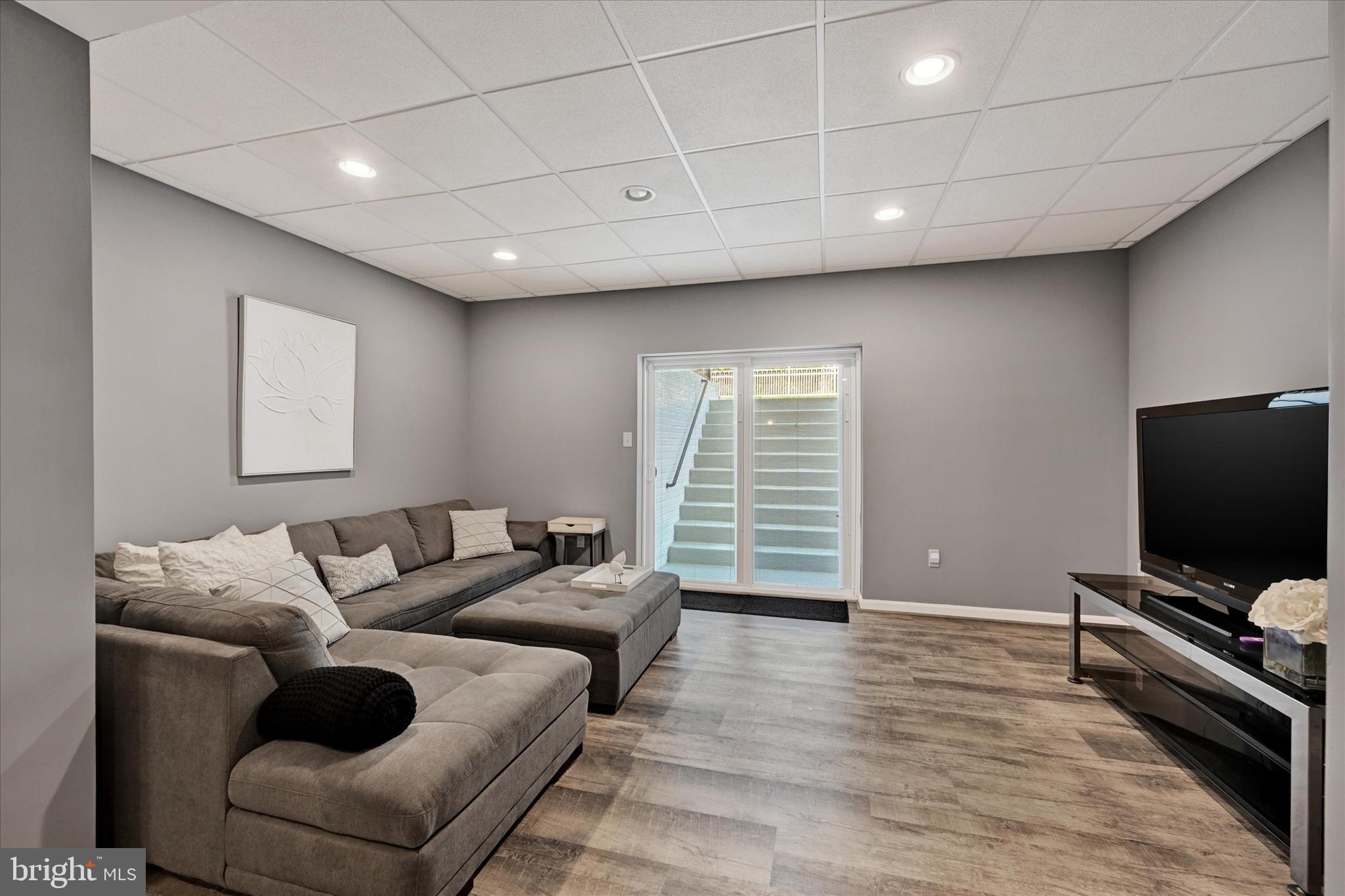 WEST VALLEY OAKS - Residential