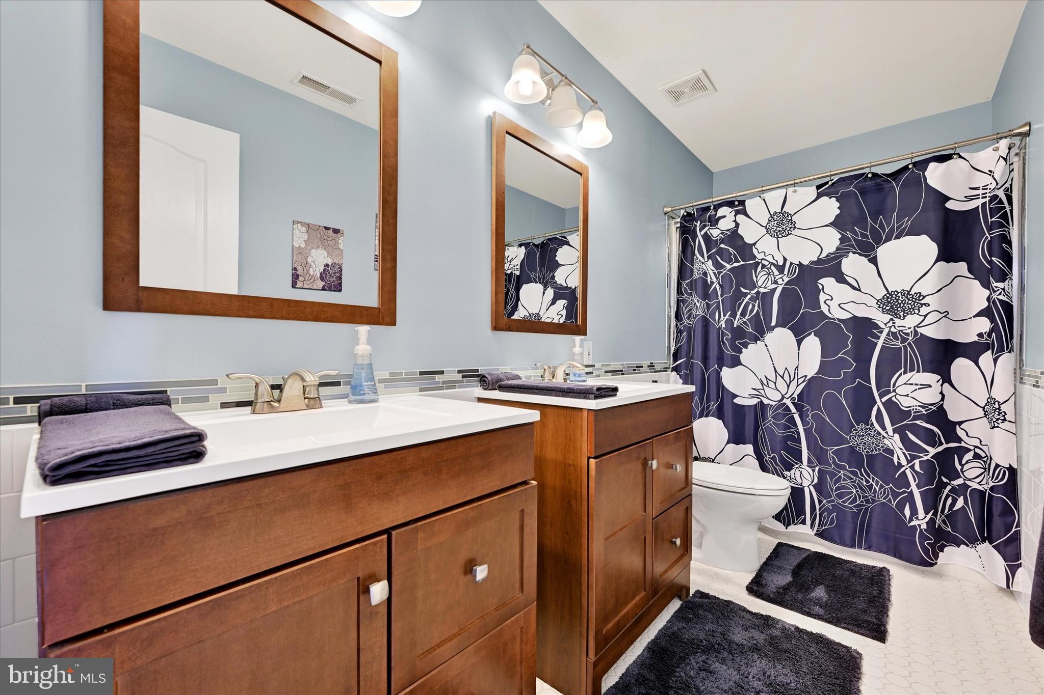 WEST VALLEY OAKS - Residential