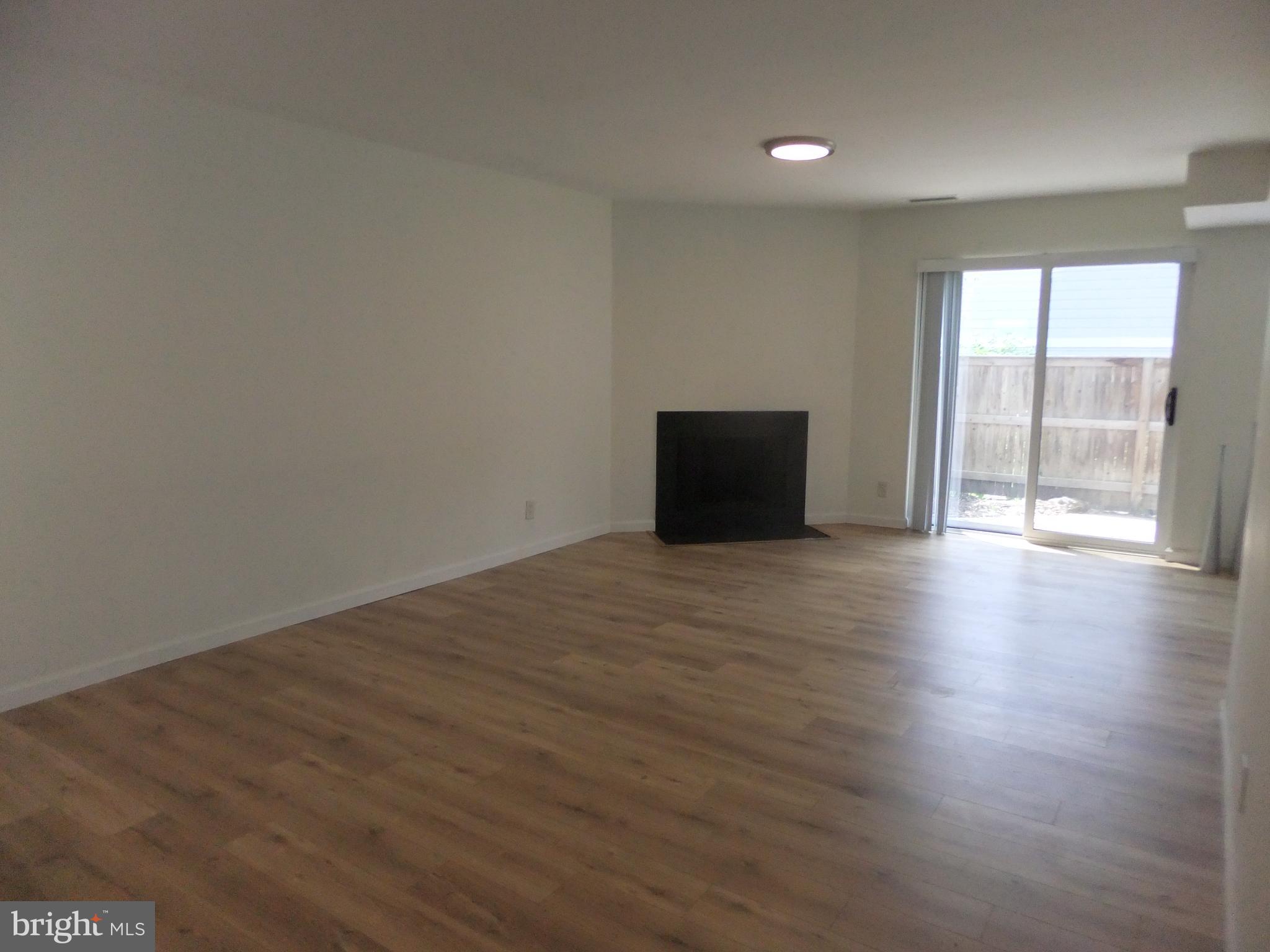 OAK HILL ESTATES - Residential Lease