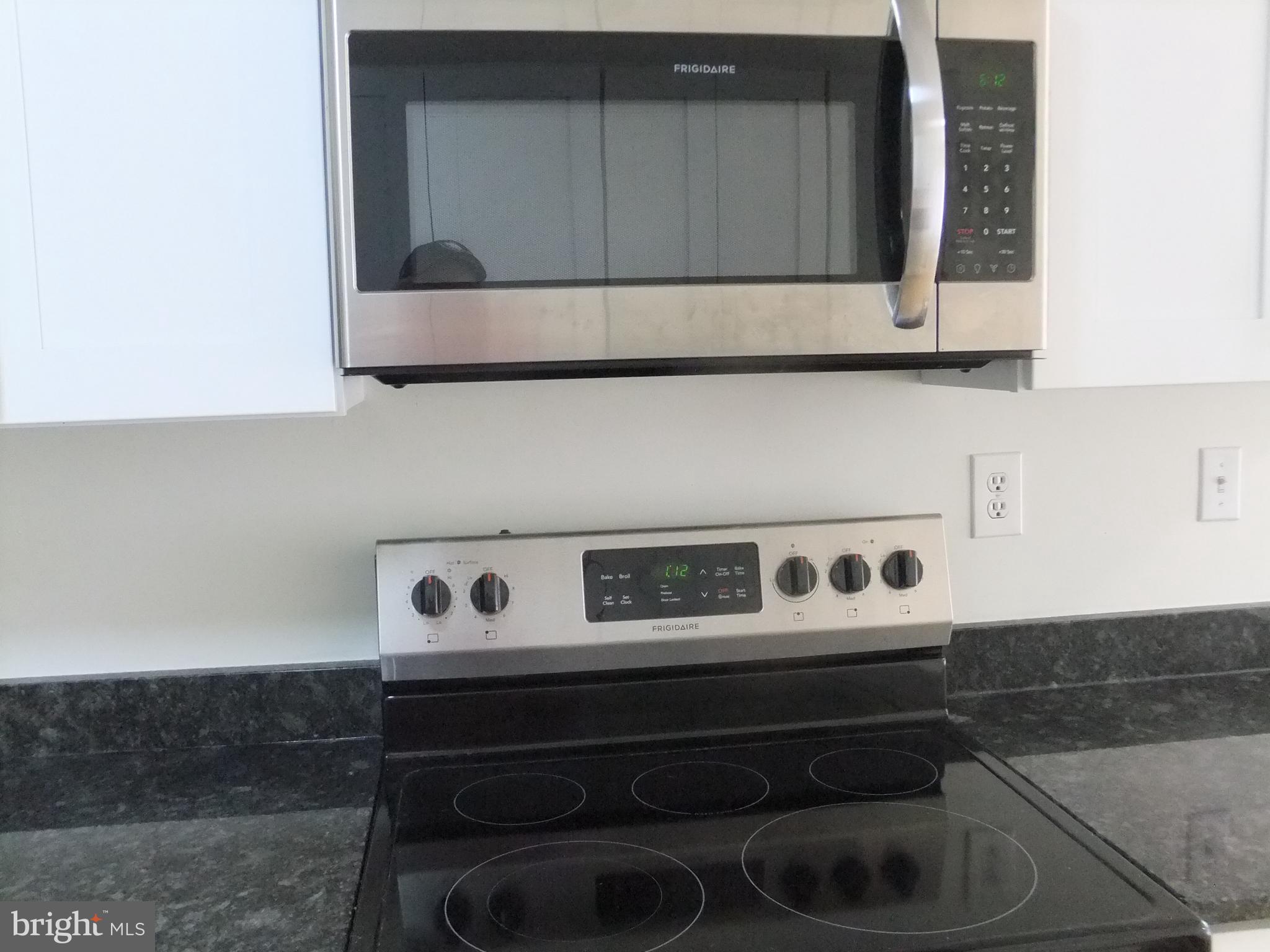 OAK HILL ESTATES - Residential Lease