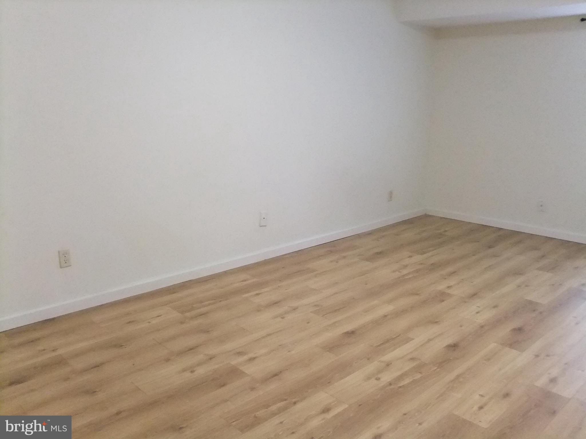 OAK HILL ESTATES - Residential Lease