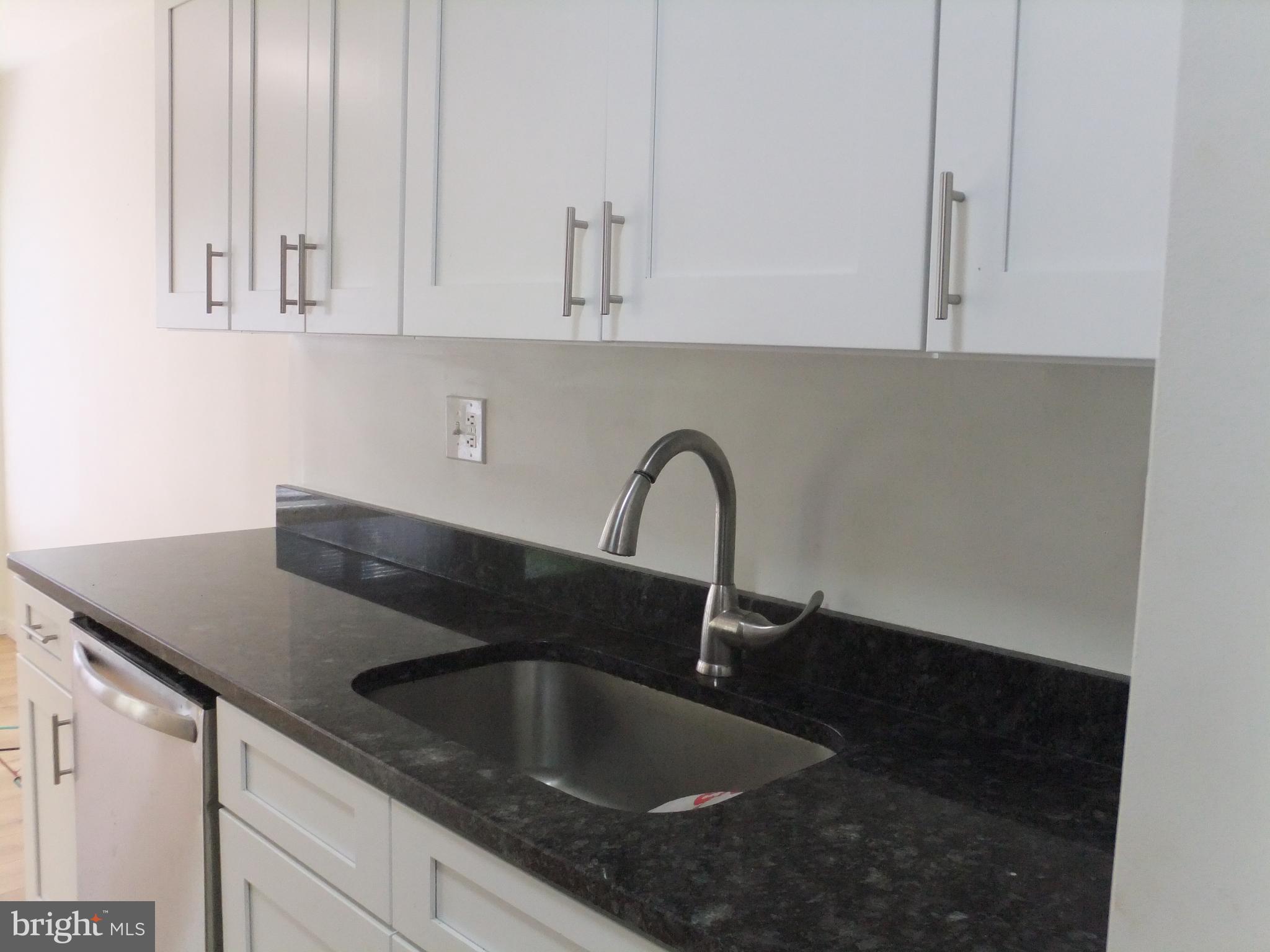 OAK HILL ESTATES - Residential Lease