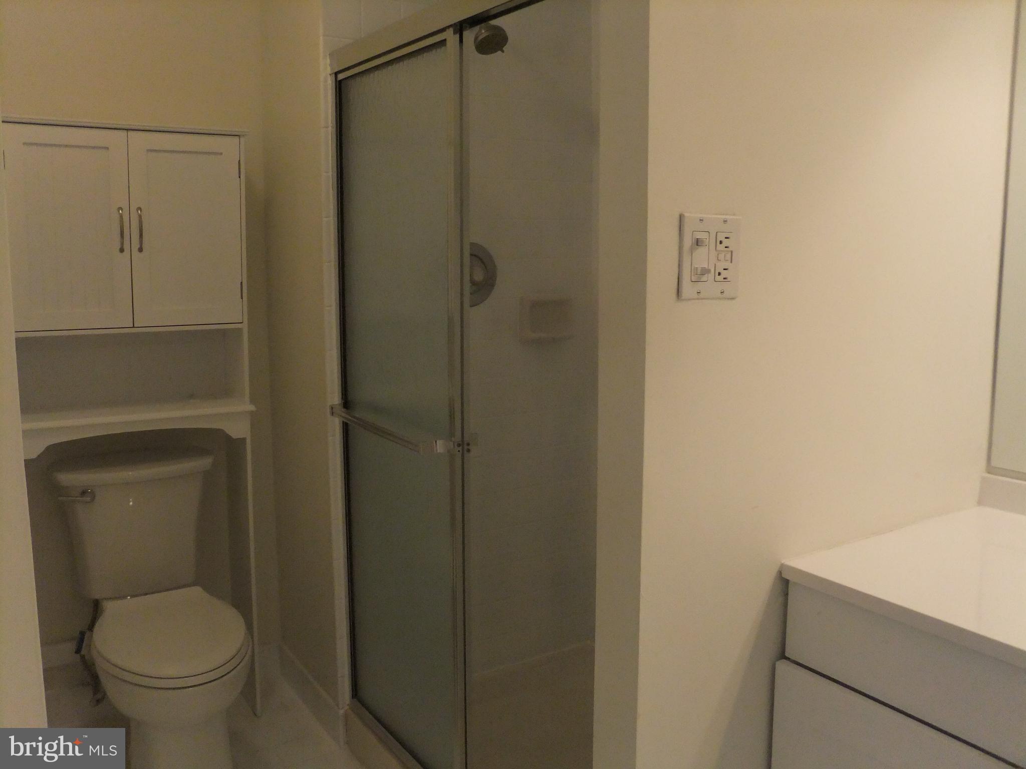 OAK HILL ESTATES - Residential Lease