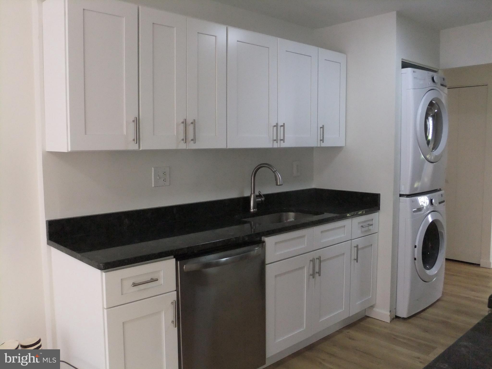 OAK HILL ESTATES - Residential Lease