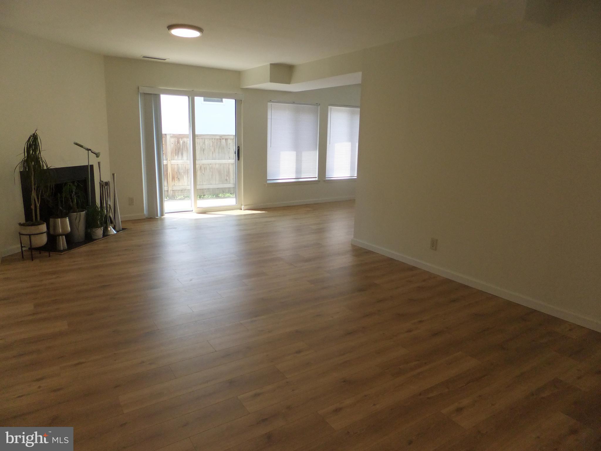 OAK HILL ESTATES - Residential Lease