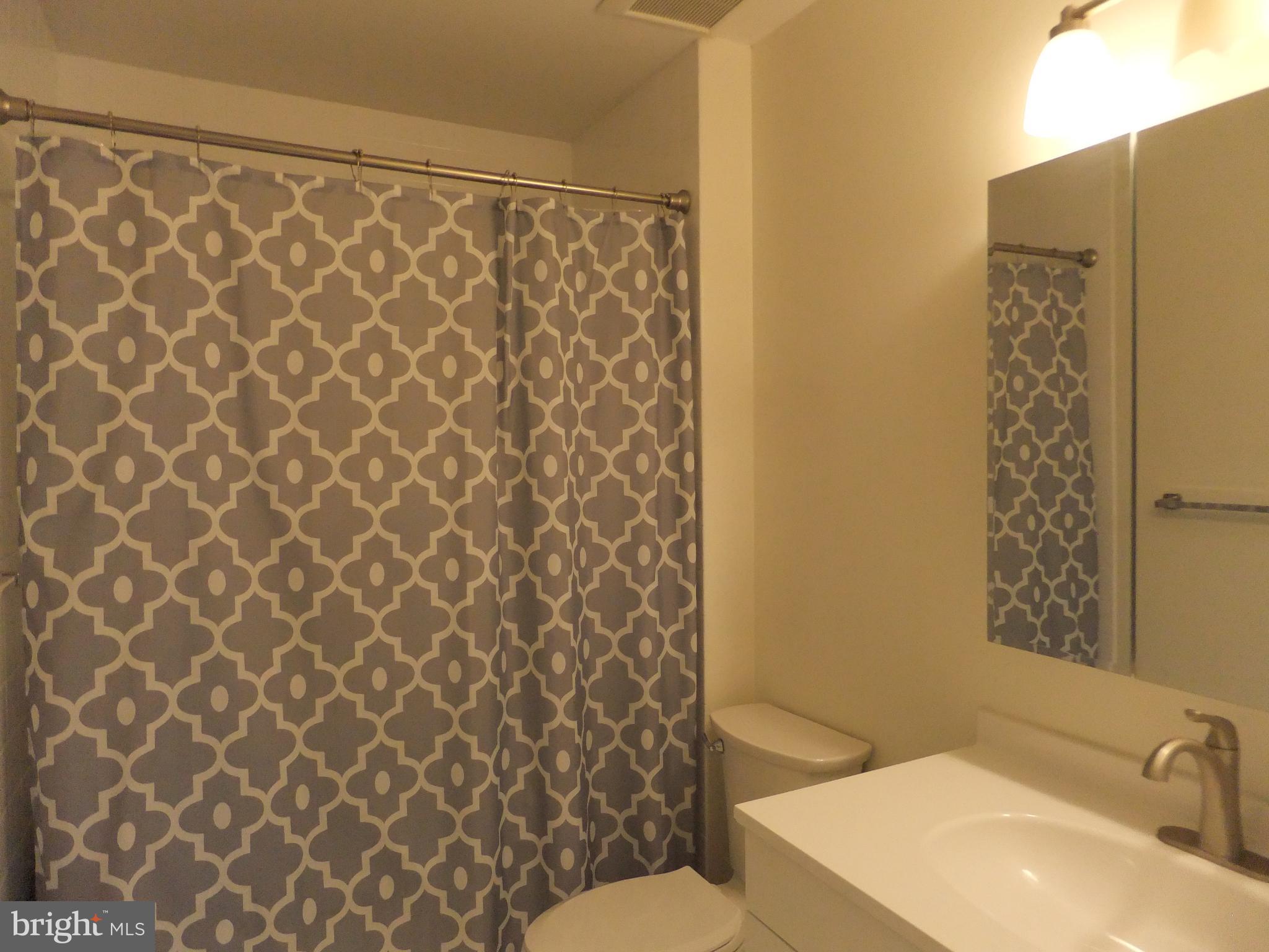 OAK HILL ESTATES - Residential Lease