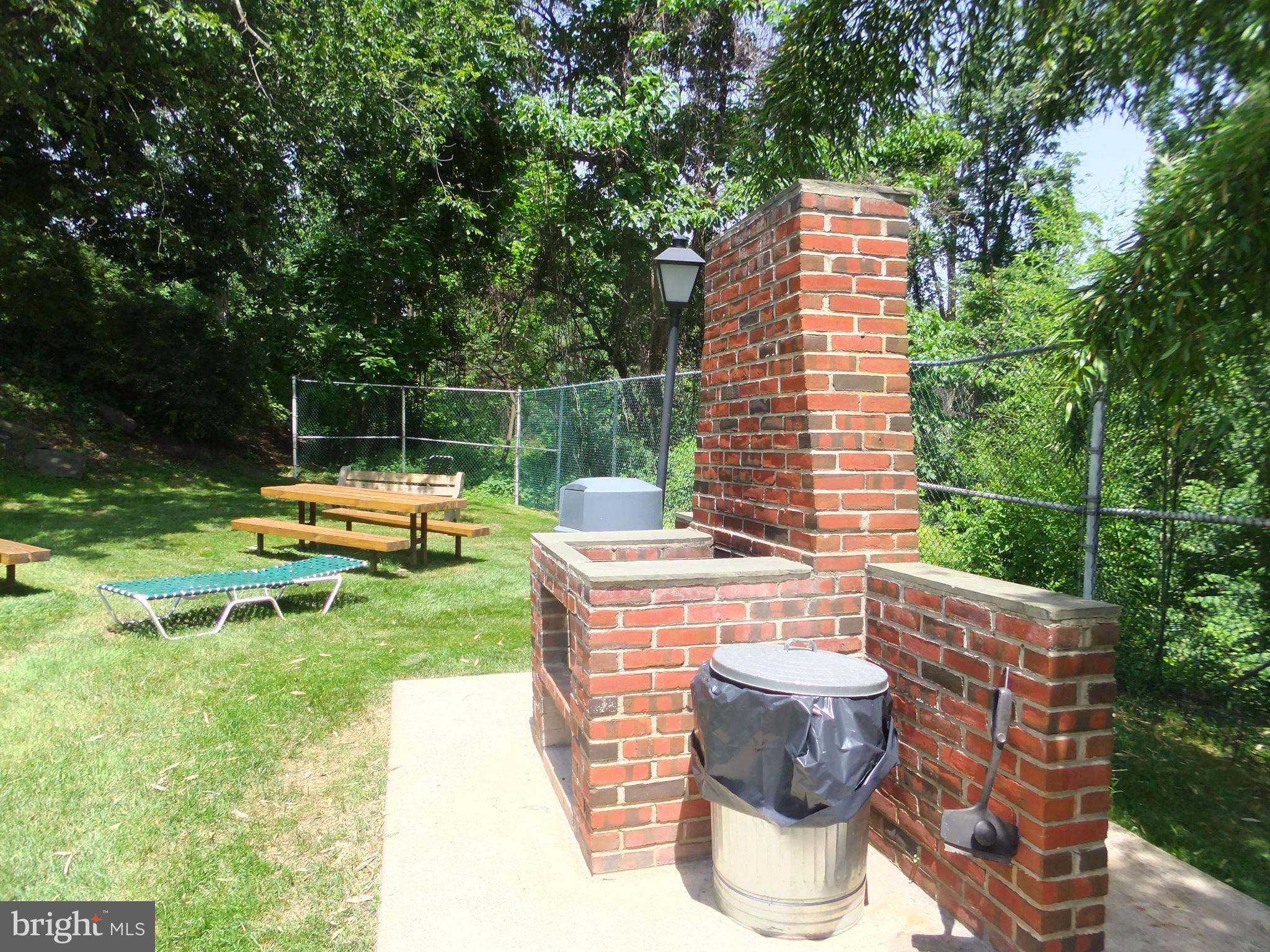 OAK HILL ESTATES - Residential Lease