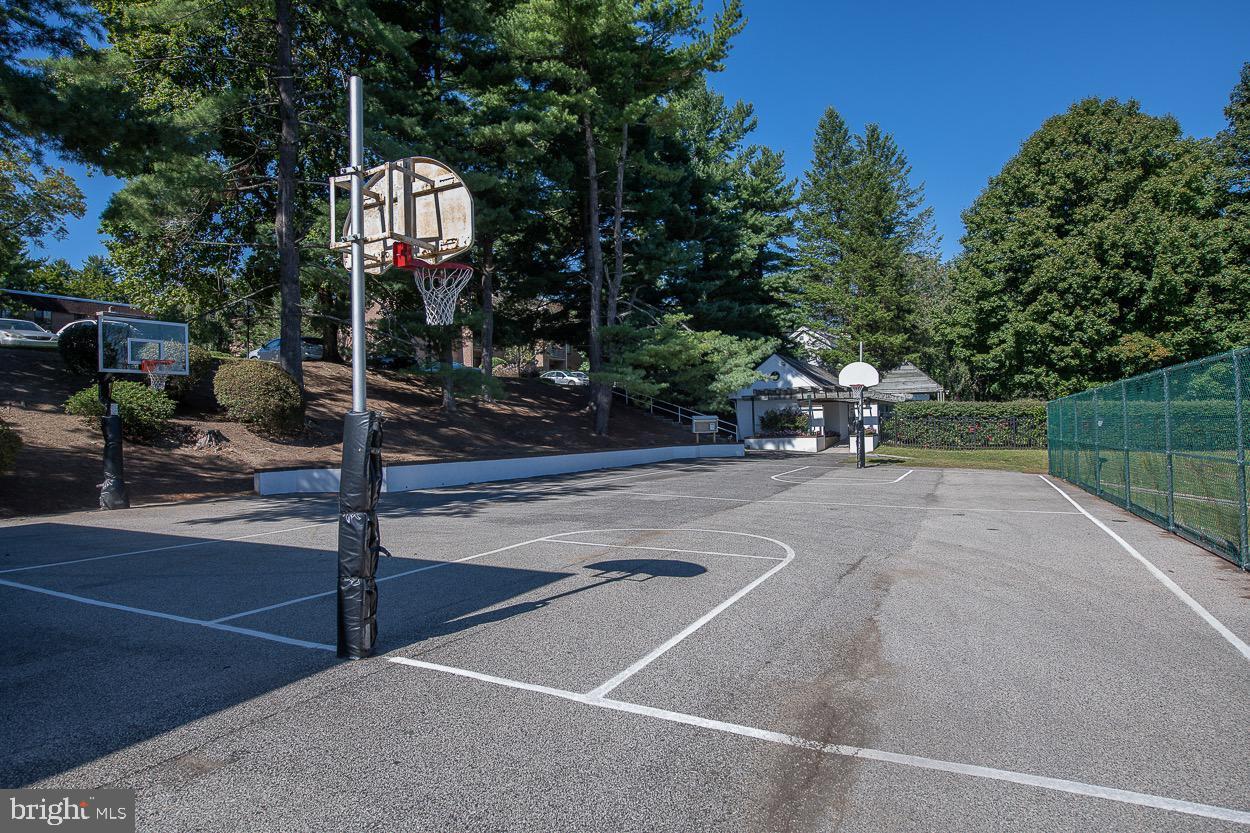 OAK HILL ESTATES - Residential Lease