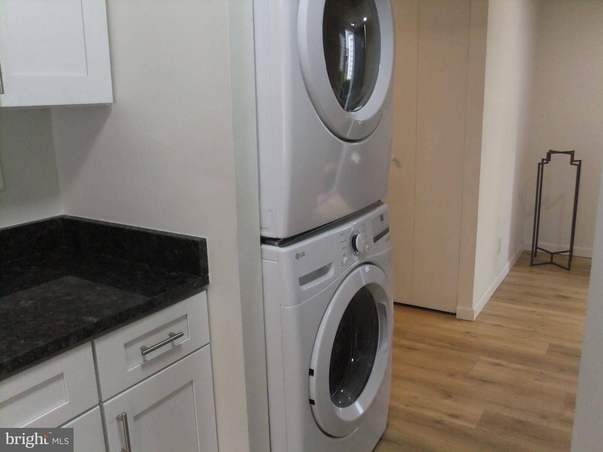 OAK HILL ESTATES - Residential Lease