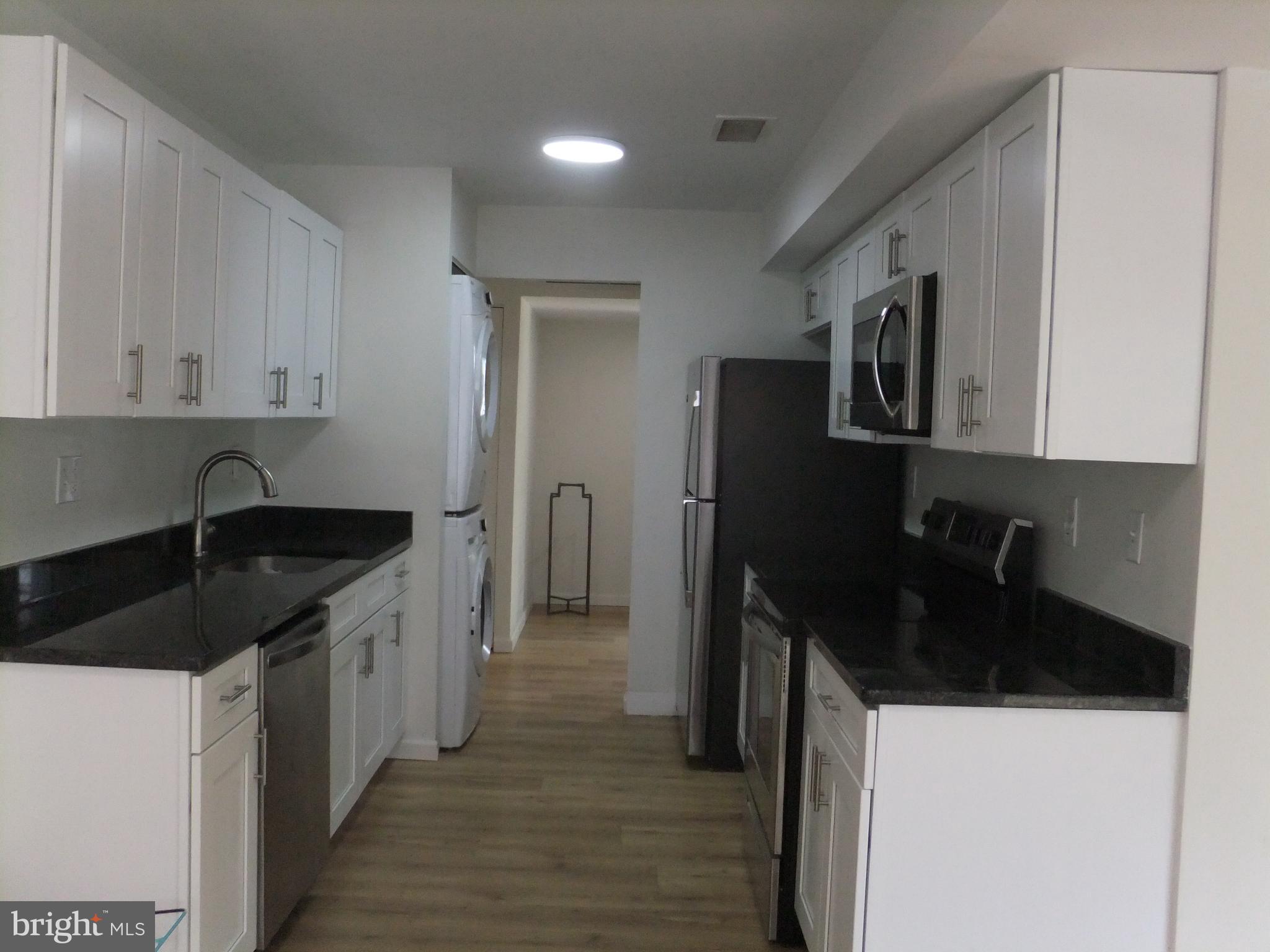 OAK HILL ESTATES - Residential Lease