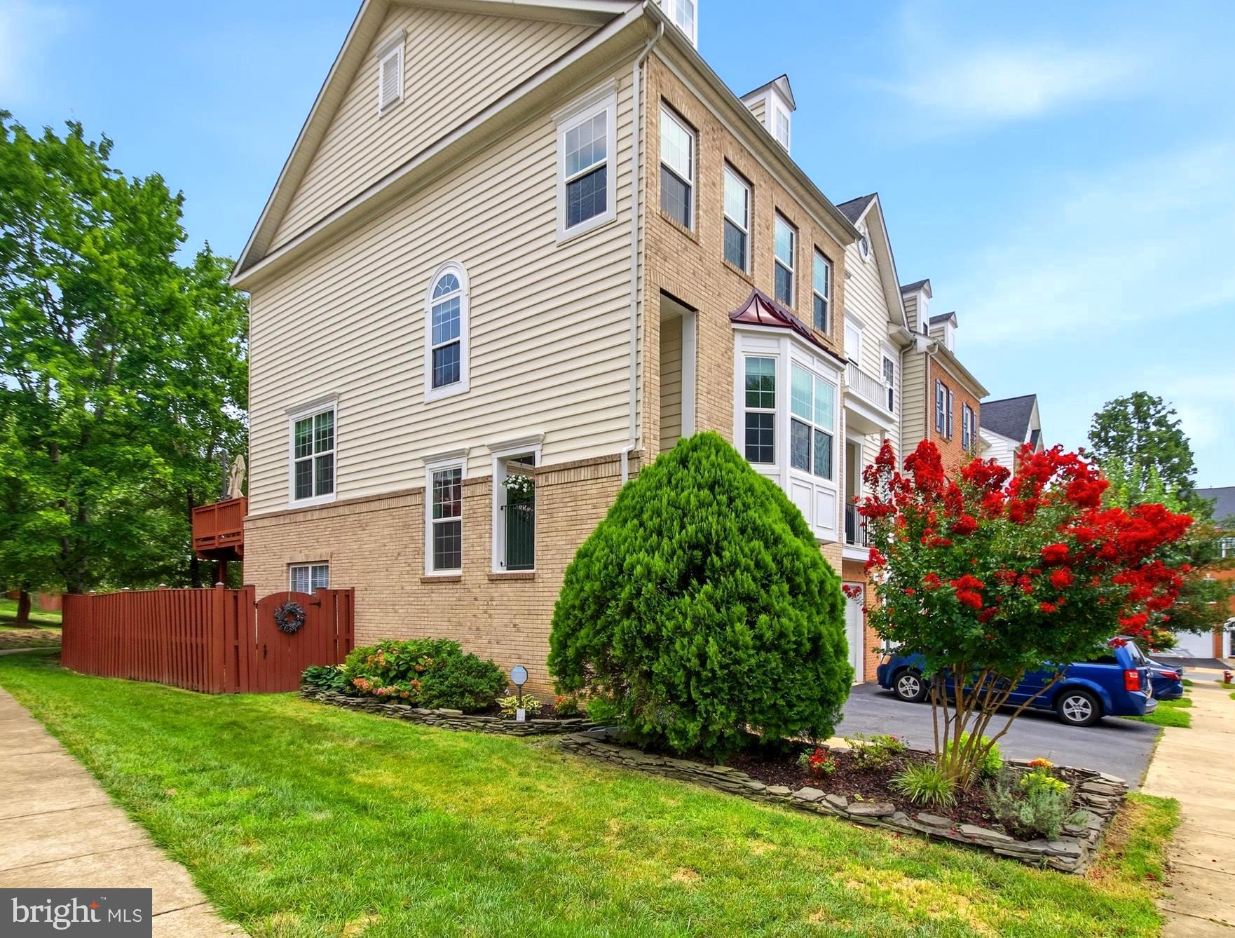7843 LOCUST LEAF LANE