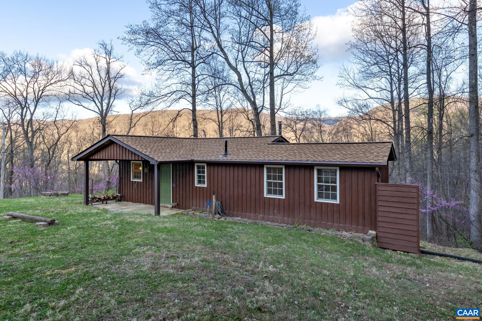 407 WINDY KNOLL LN