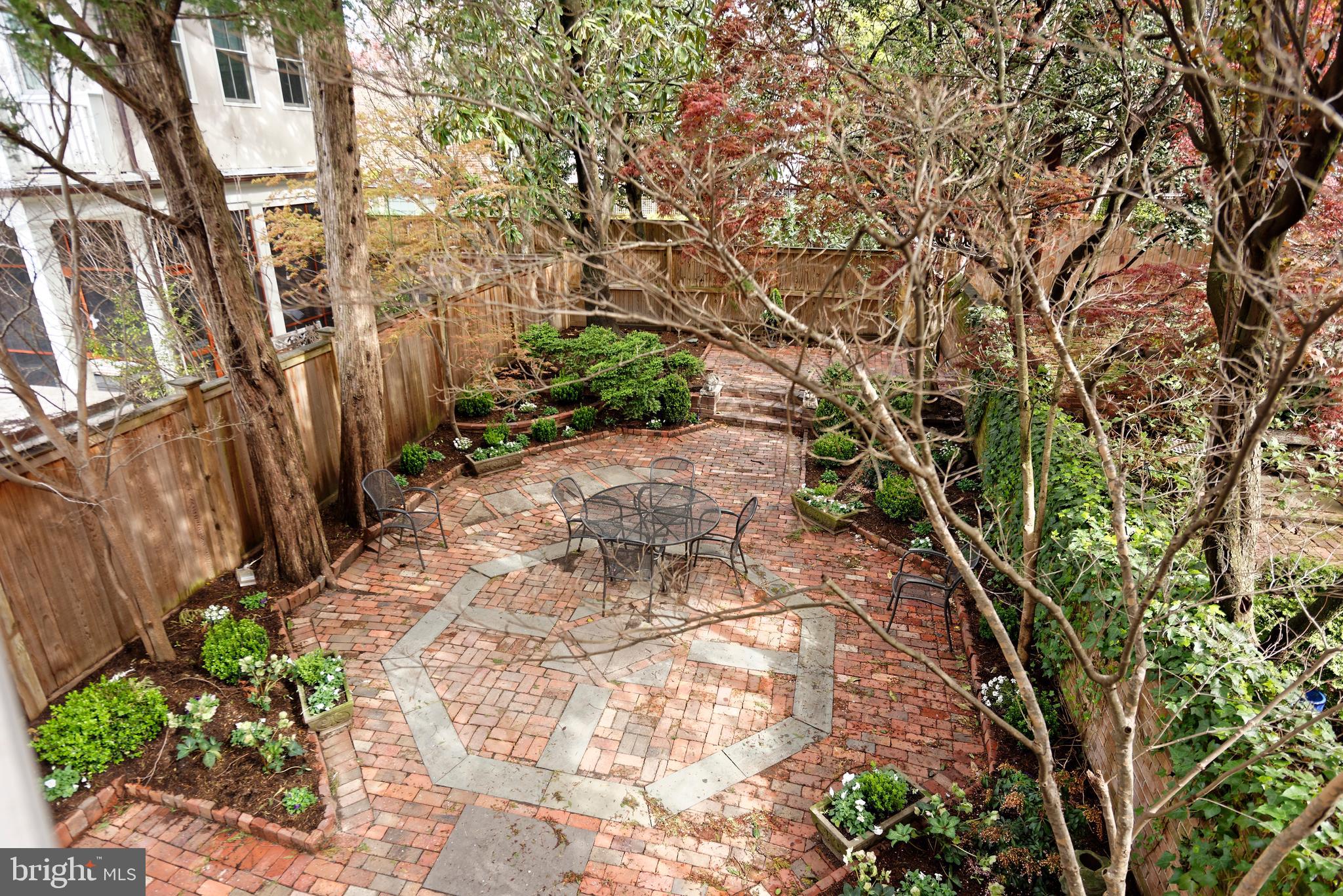 OLD TOWN ALEXANDRIA - Residential