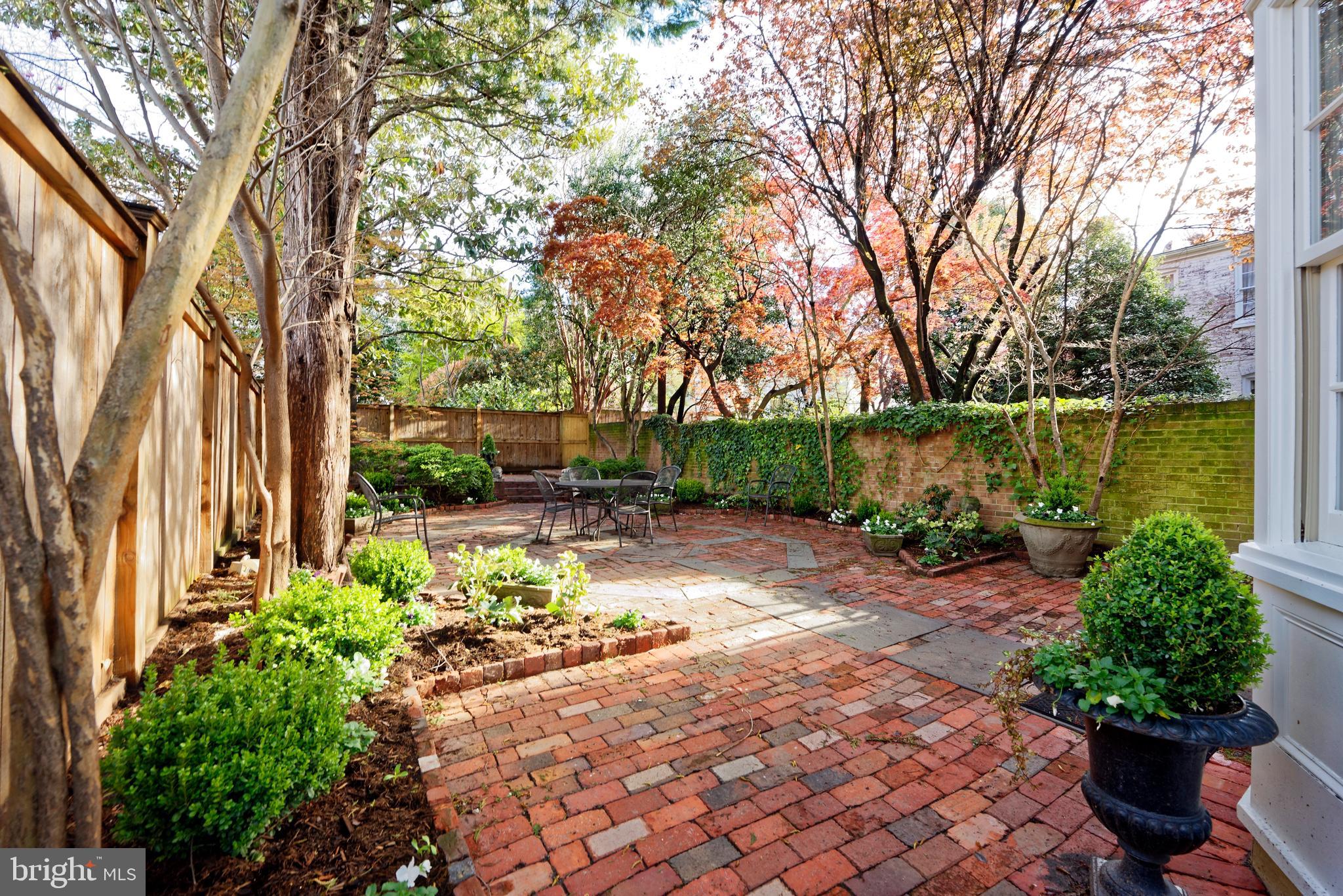 OLD TOWN ALEXANDRIA - Residential