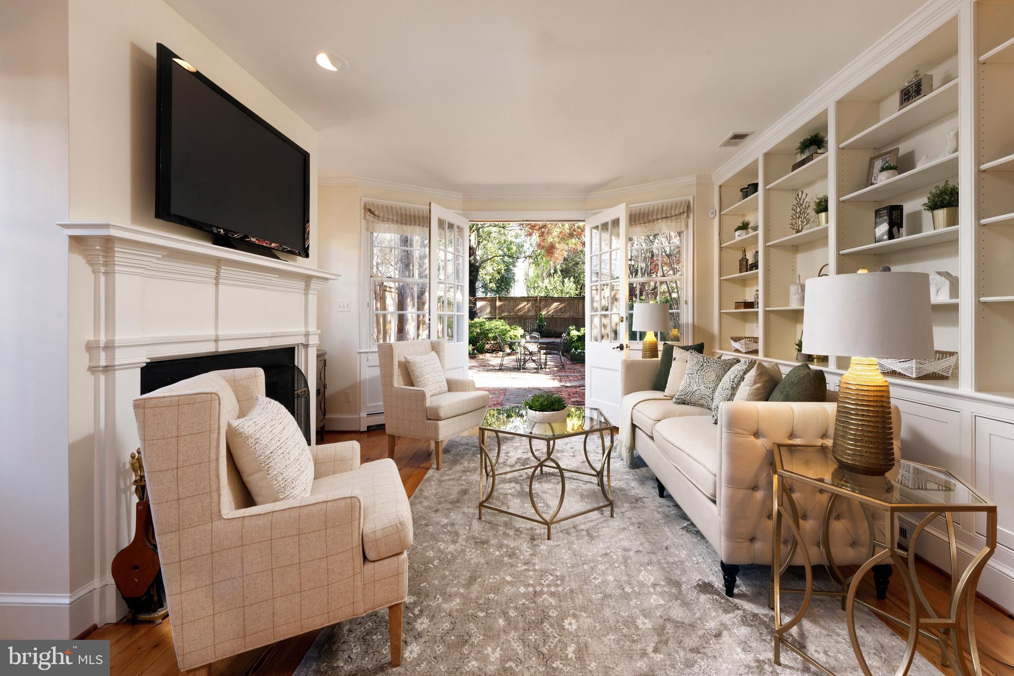 OLD TOWN ALEXANDRIA - Residential