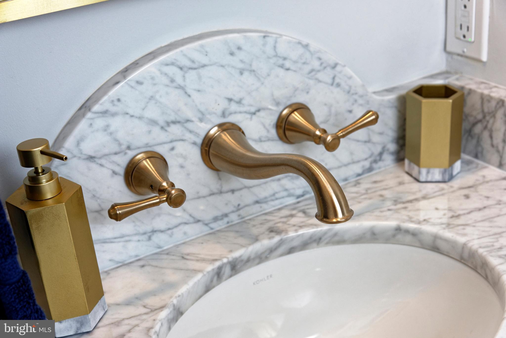 OLD TOWN ALEXANDRIA - Residential