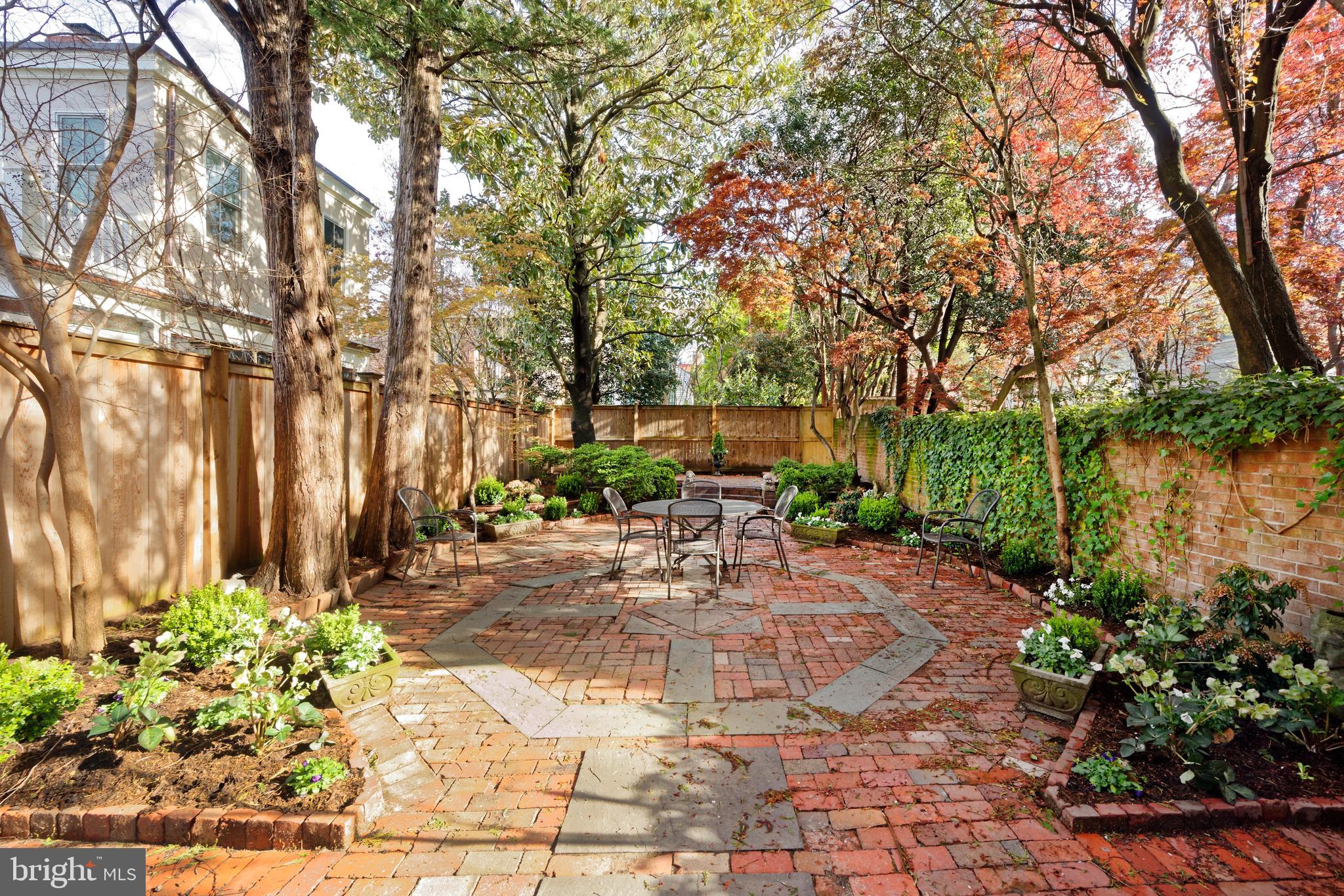 OLD TOWN ALEXANDRIA - Residential