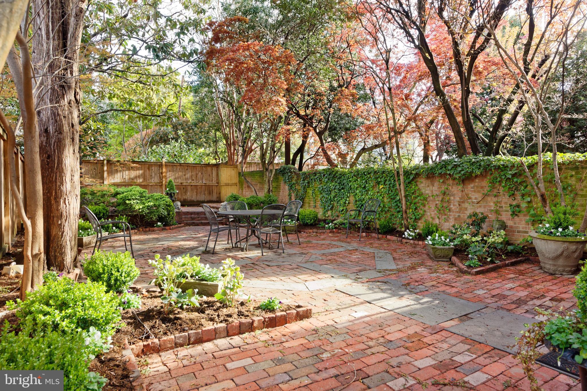 OLD TOWN ALEXANDRIA - Residential