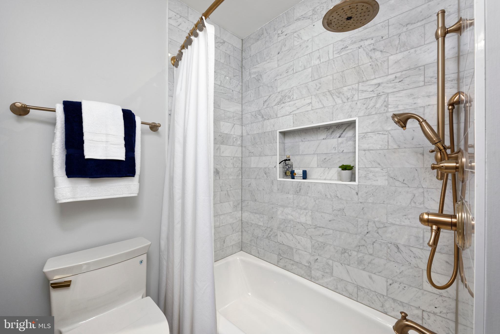 OLD TOWN ALEXANDRIA - Residential