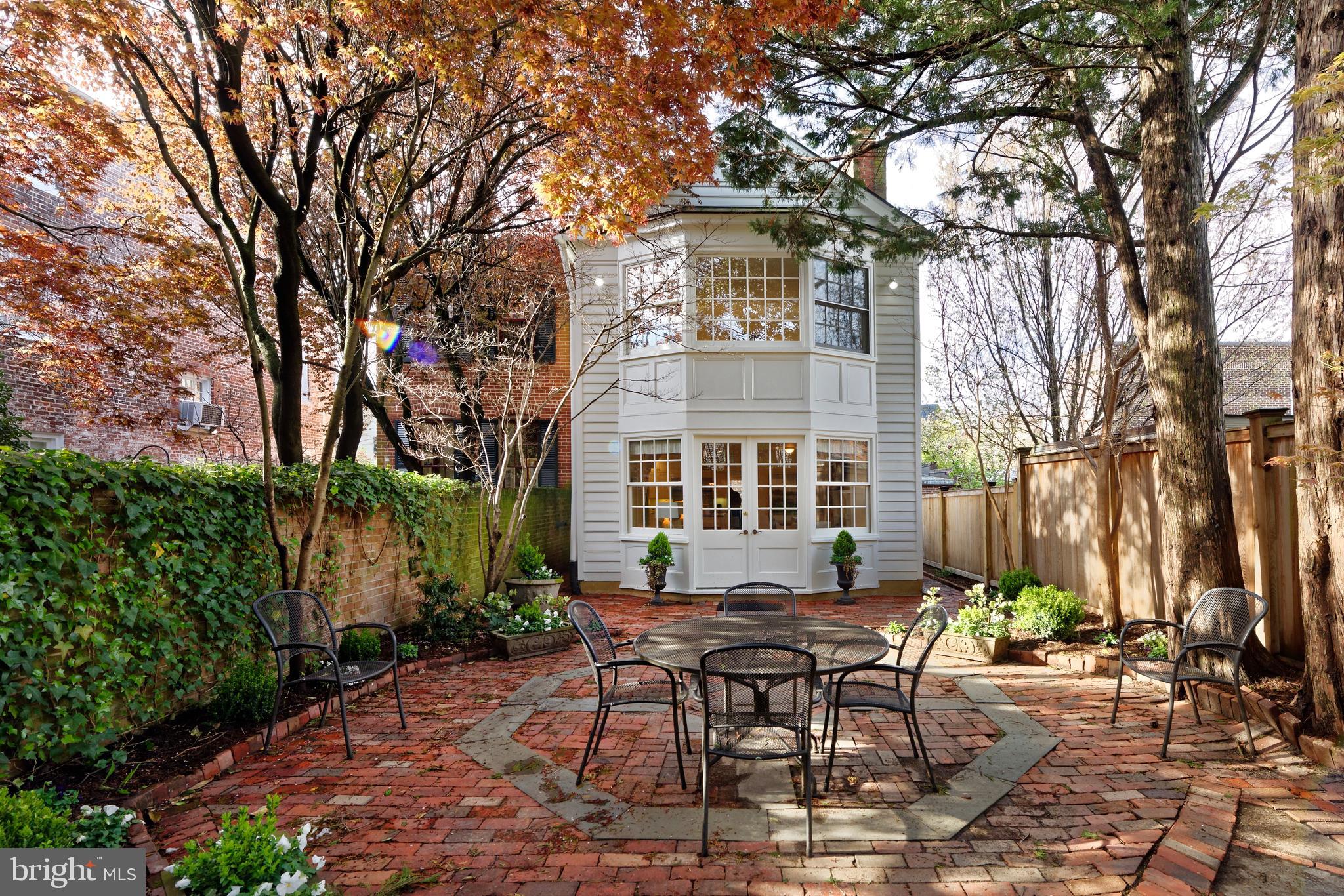 OLD TOWN ALEXANDRIA - Residential