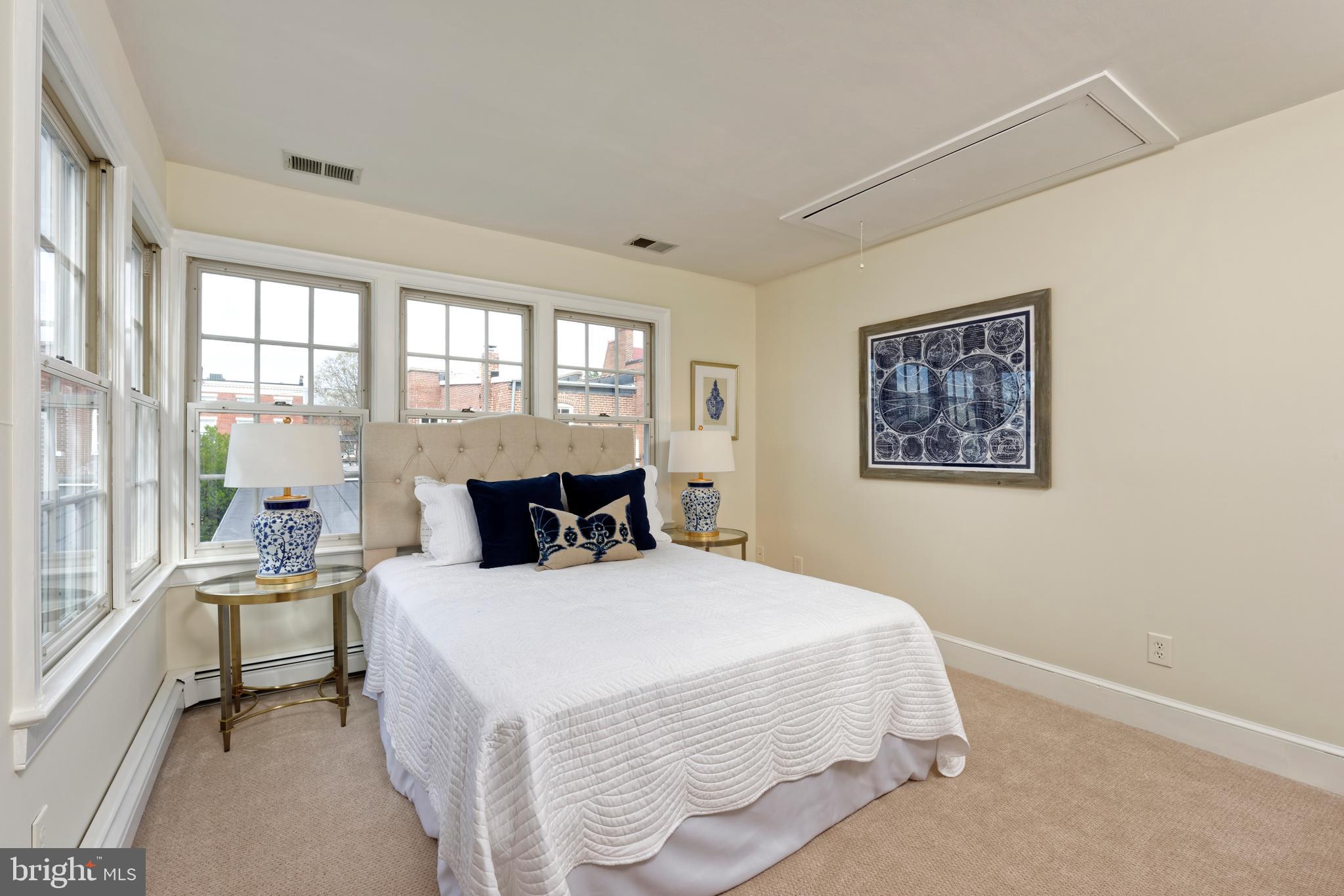 OLD TOWN ALEXANDRIA - Residential