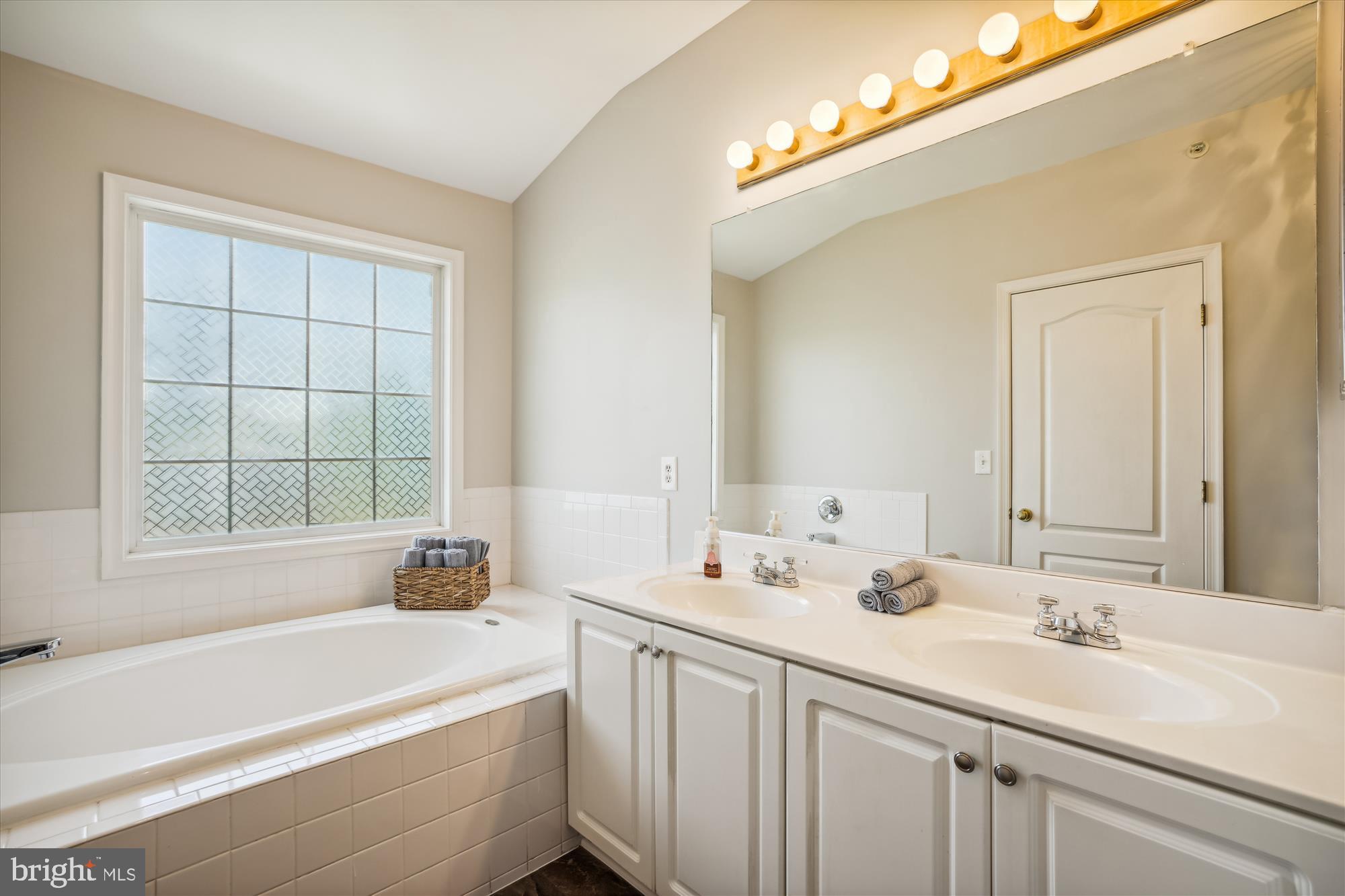 ELLICOTT PARK - Residential