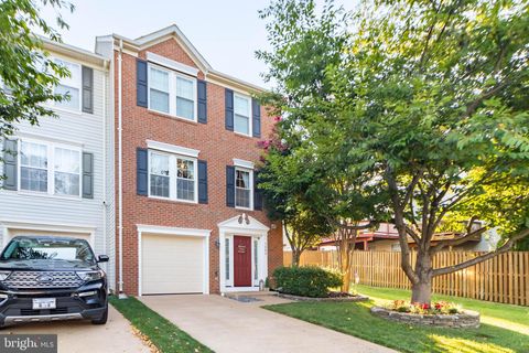 Photo of 7242 Traphill Way, GAINESVILLE, VA 20155 (MLS # VAPW2118640)