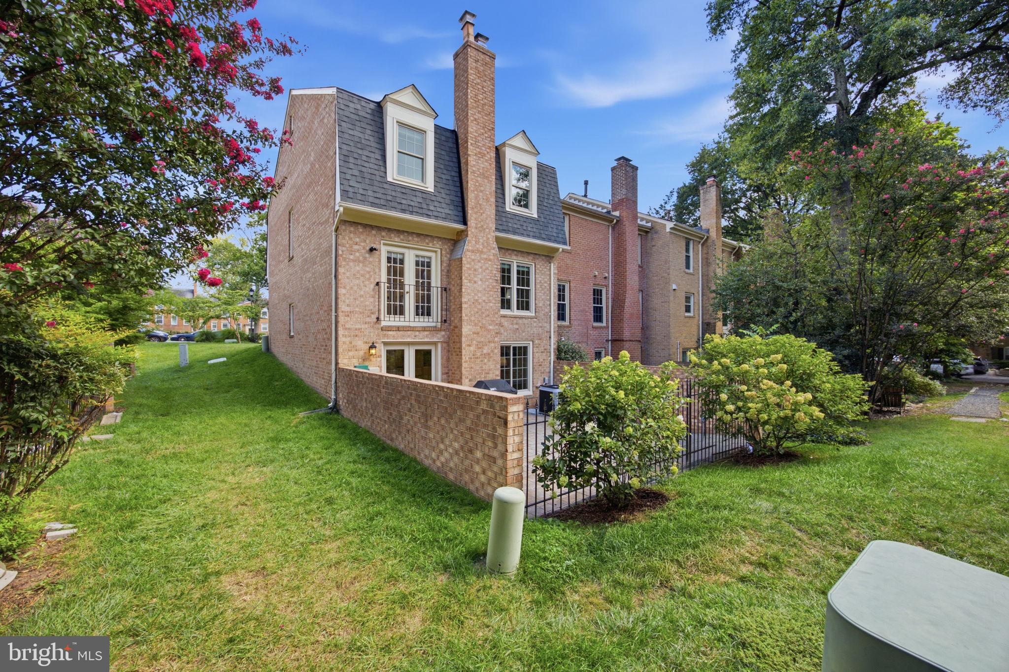 428 N PARK DRIVE