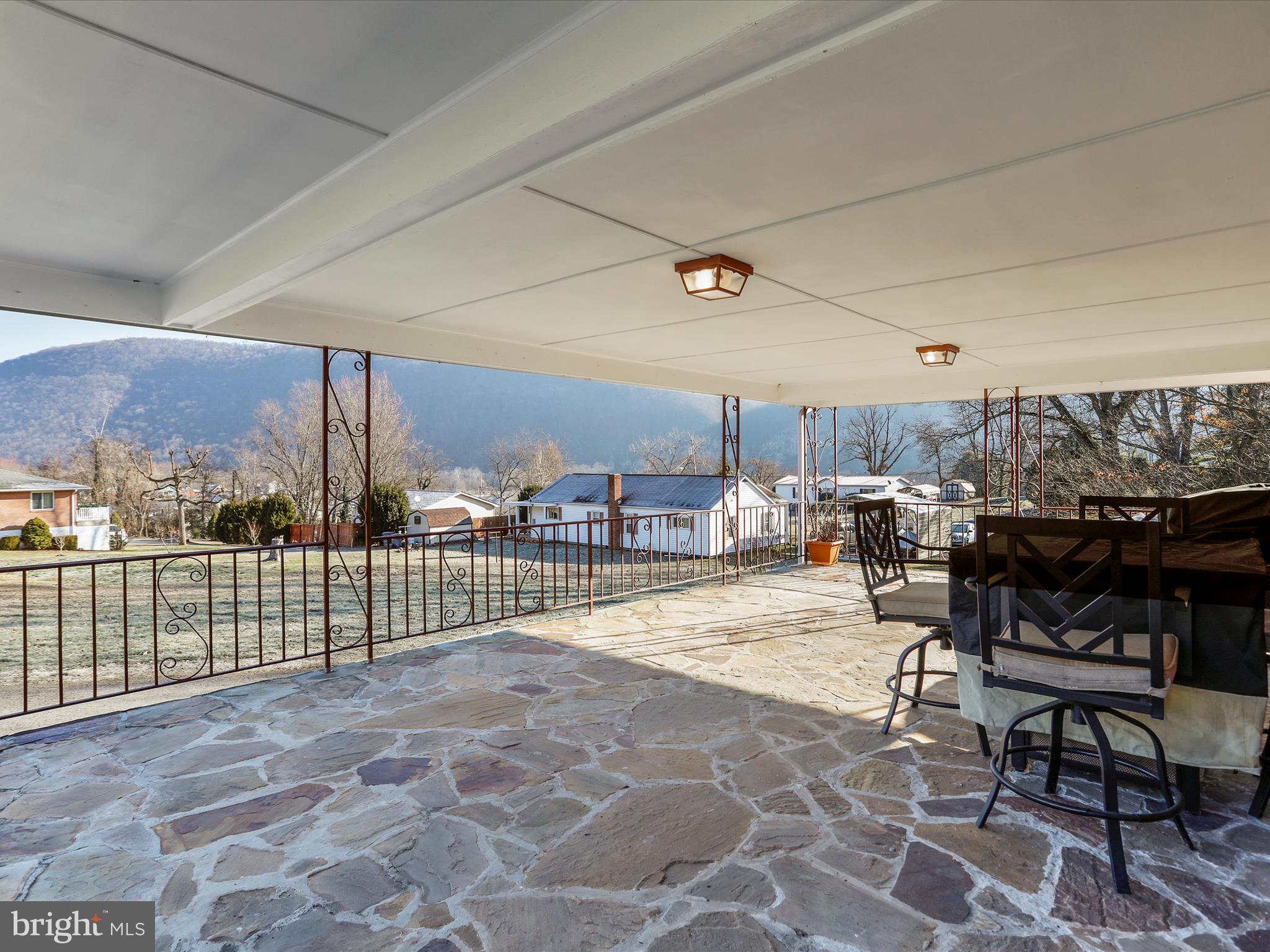 CRESAPTOWN - Residential