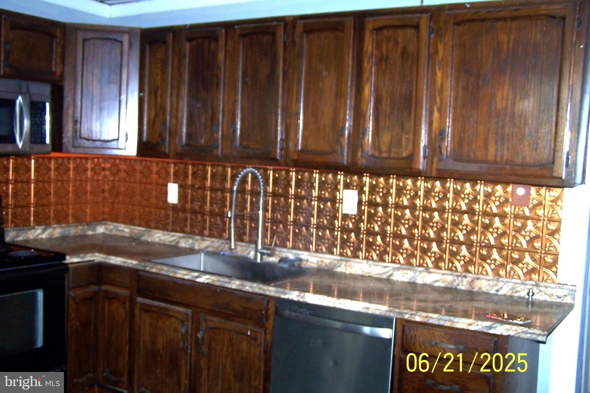 DUTCH HILL - Residential