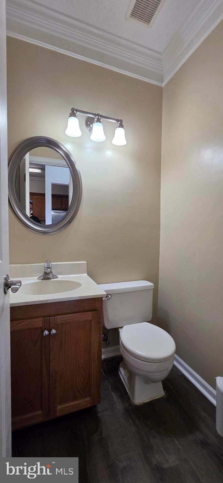 HIGHLAND MEWS - Residential Lease