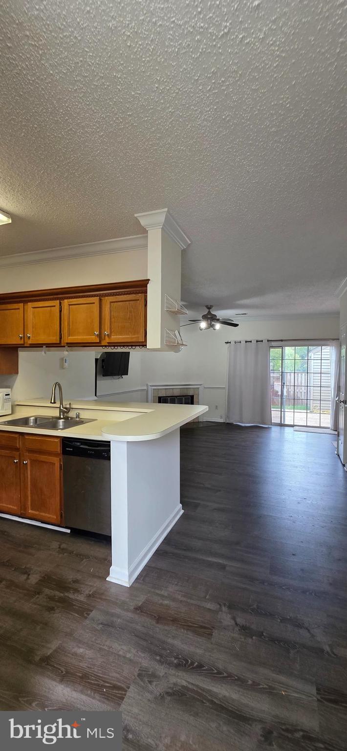 HIGHLAND MEWS - Residential Lease